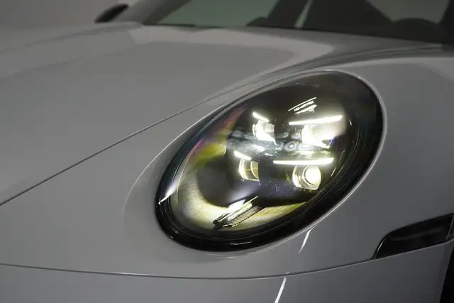 Porsche 911 view 7