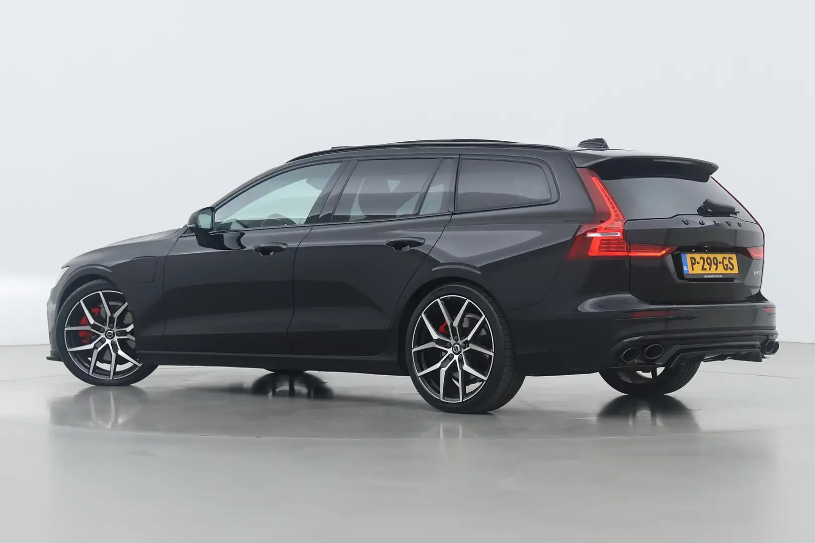 Volvo V60 T8 AWD R-Design | HEICO SPORTIV | Panoramadak | He Noir - 2