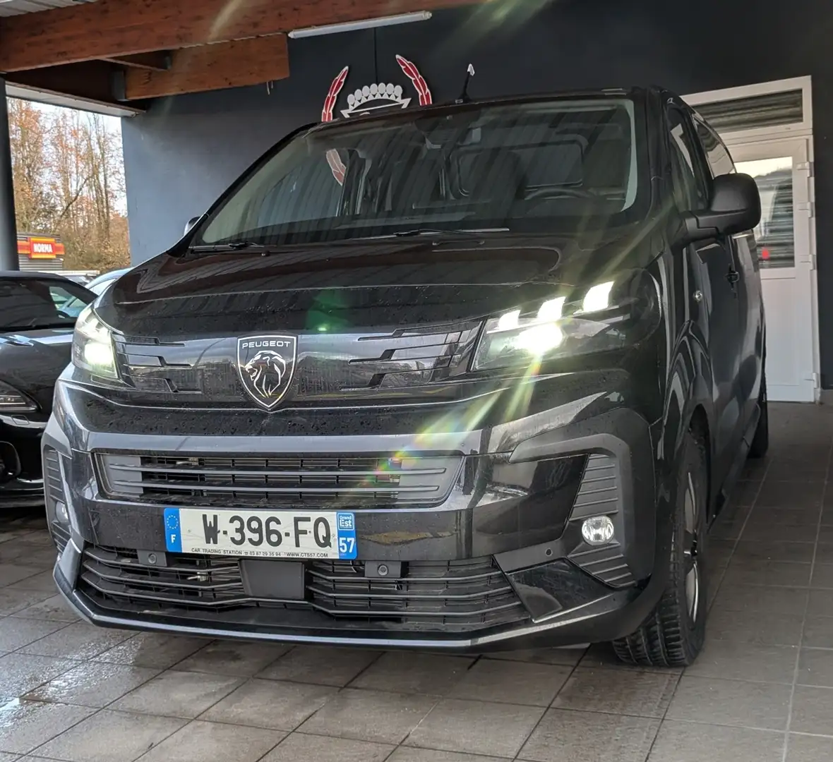 Peugeot Expert M 2.0 BLUEHDI 180CH S\u0026S PACK PREMIUM CONNECT EAT8 / Schwarz - 1