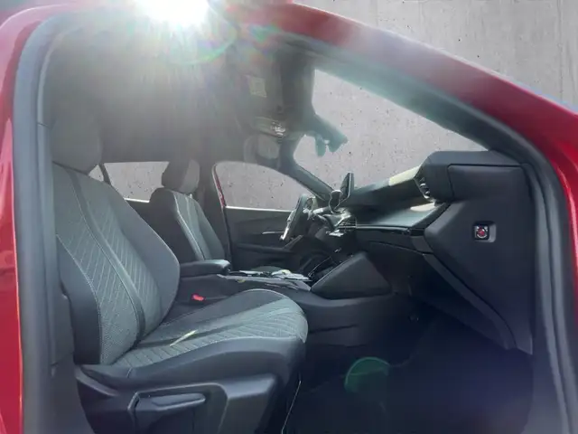 Peugeot 2008 view 13