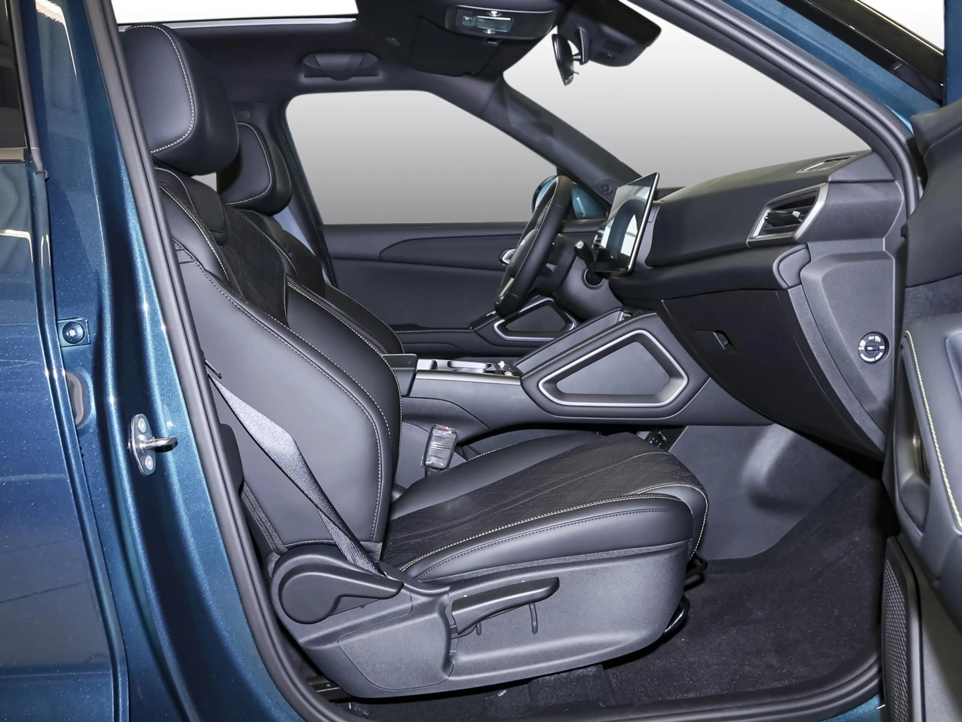 BYD Atto 2 DM-i Boost LEDER NAVI SHZ PDC KLIMA BT ZV — photo 3