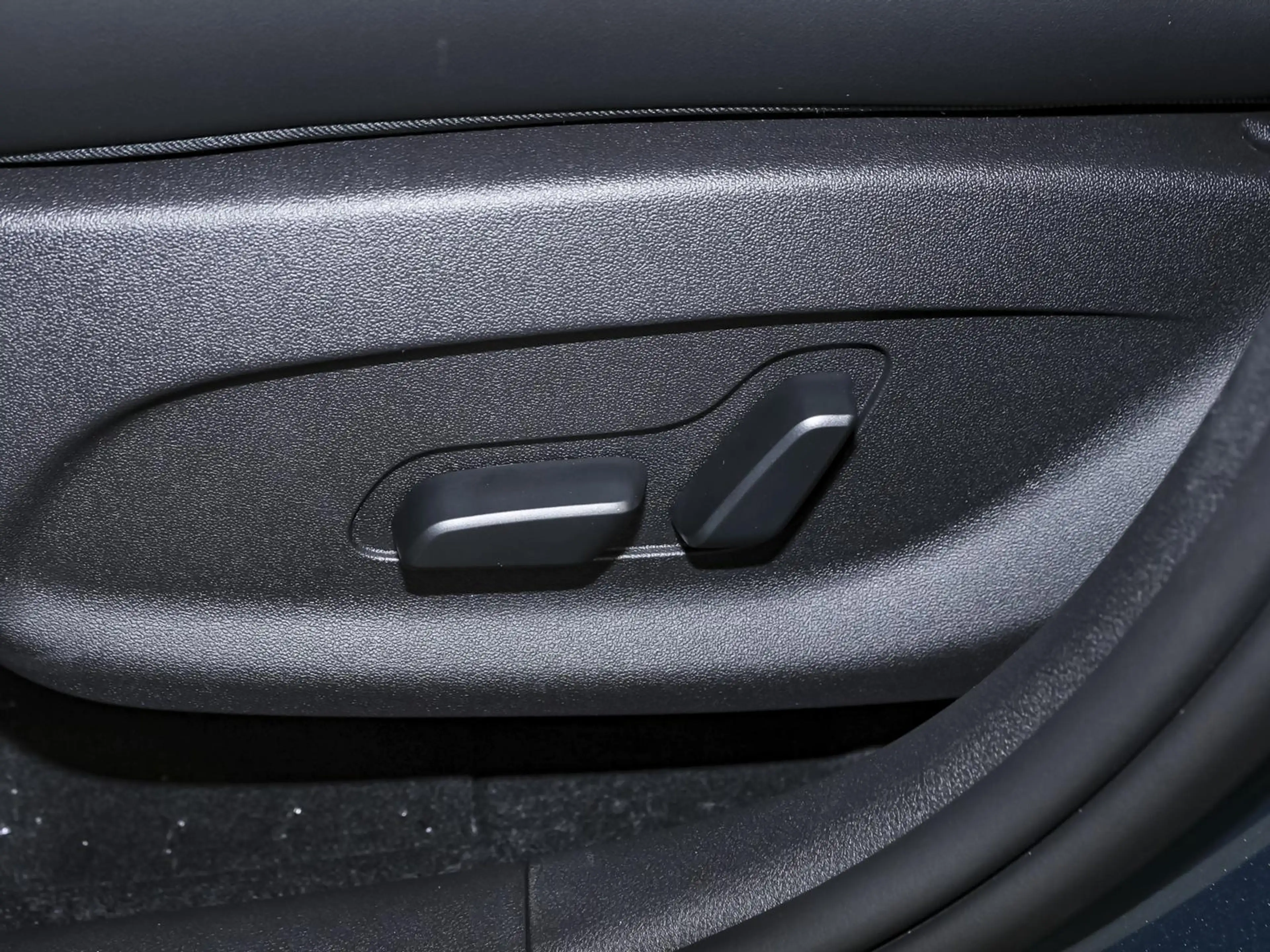 BYD Atto 2 DM-i Boost LEDER NAVI SHZ PDC KLIMA BT ZV — photo 10