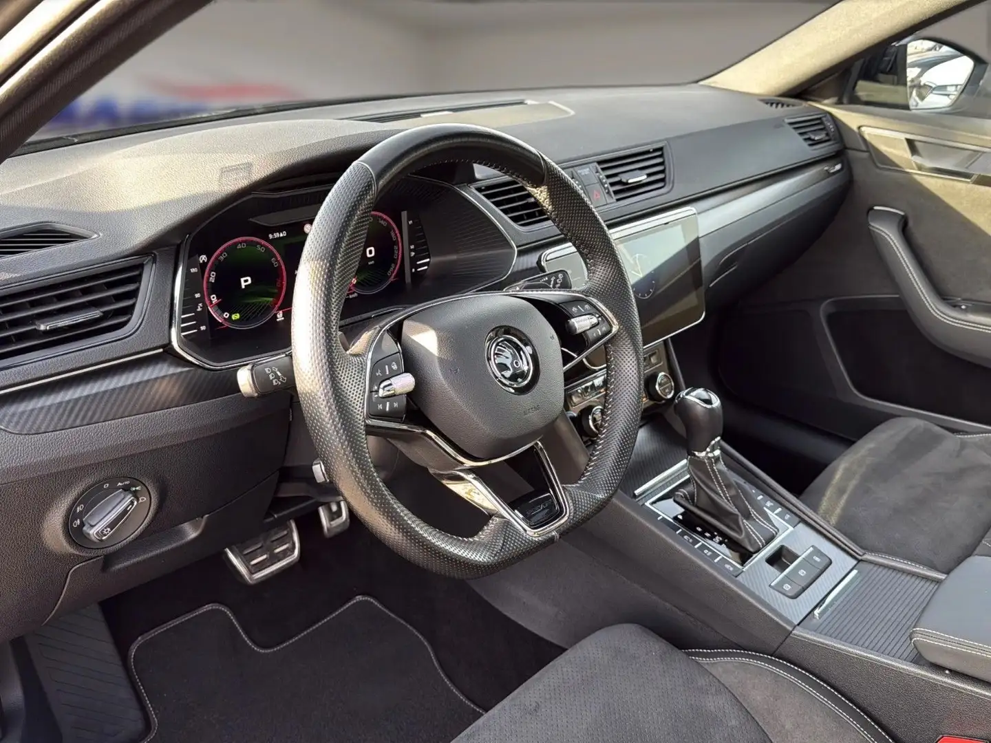 Skoda Superb Combi 2.0 TSI Sportline*Mega-Ausstattung* Grau - 2