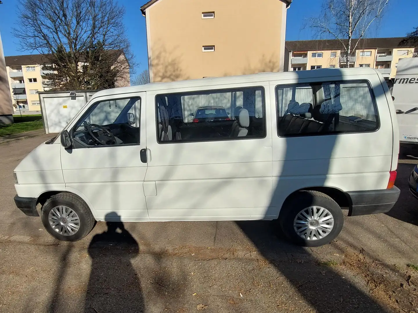 Volkswagen T4 Caravelle Oldtimer | Top gepflegt | TÜV bis 03/2027 Bílá - 2