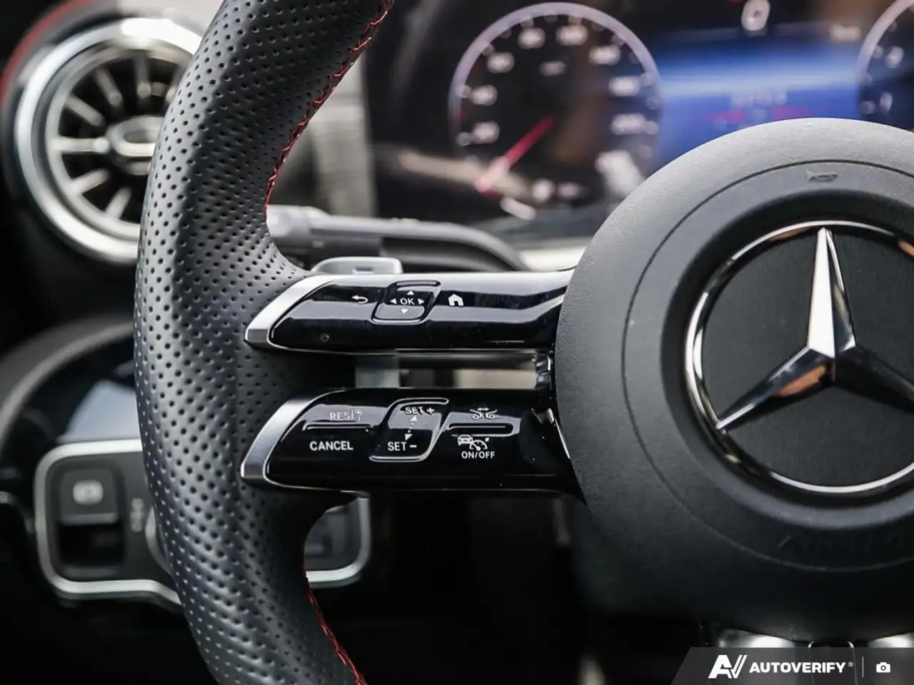 Mercedes-Benz CLA снимка Mercedes-Benz CLA