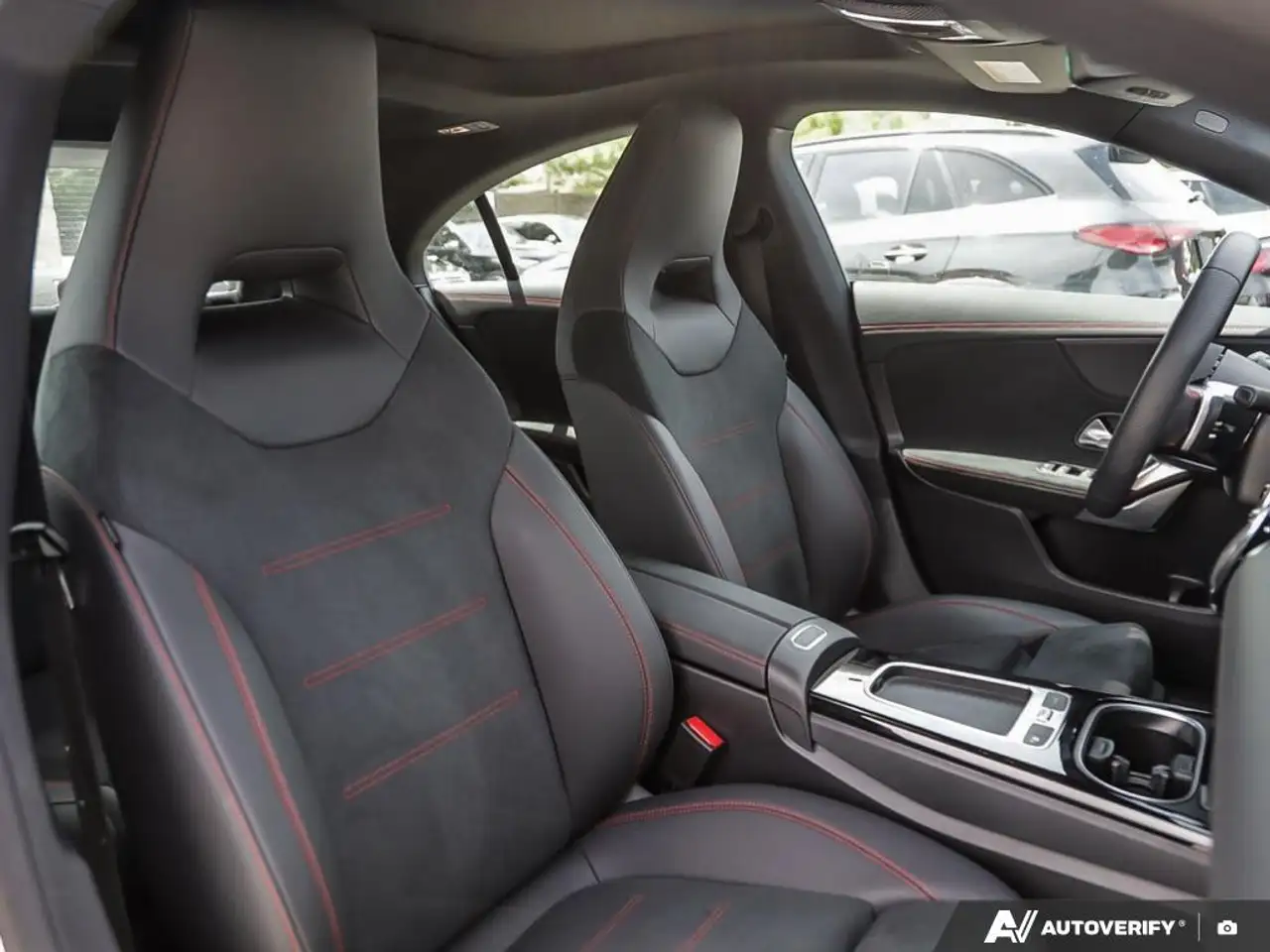 Mercedes-Benz CLA снимка Mercedes-Benz CLA