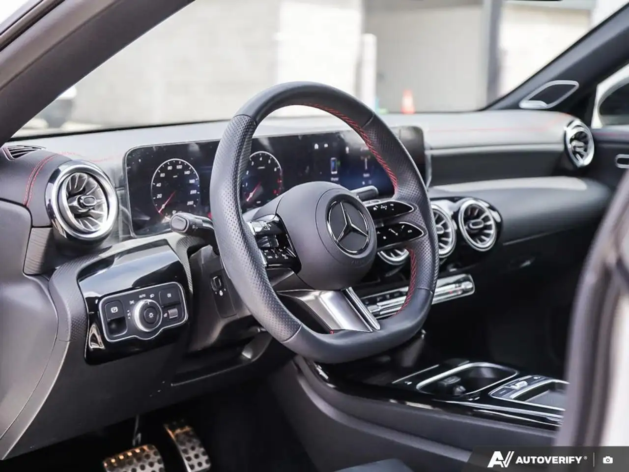 Mercedes-Benz CLA снимка Mercedes-Benz CLA