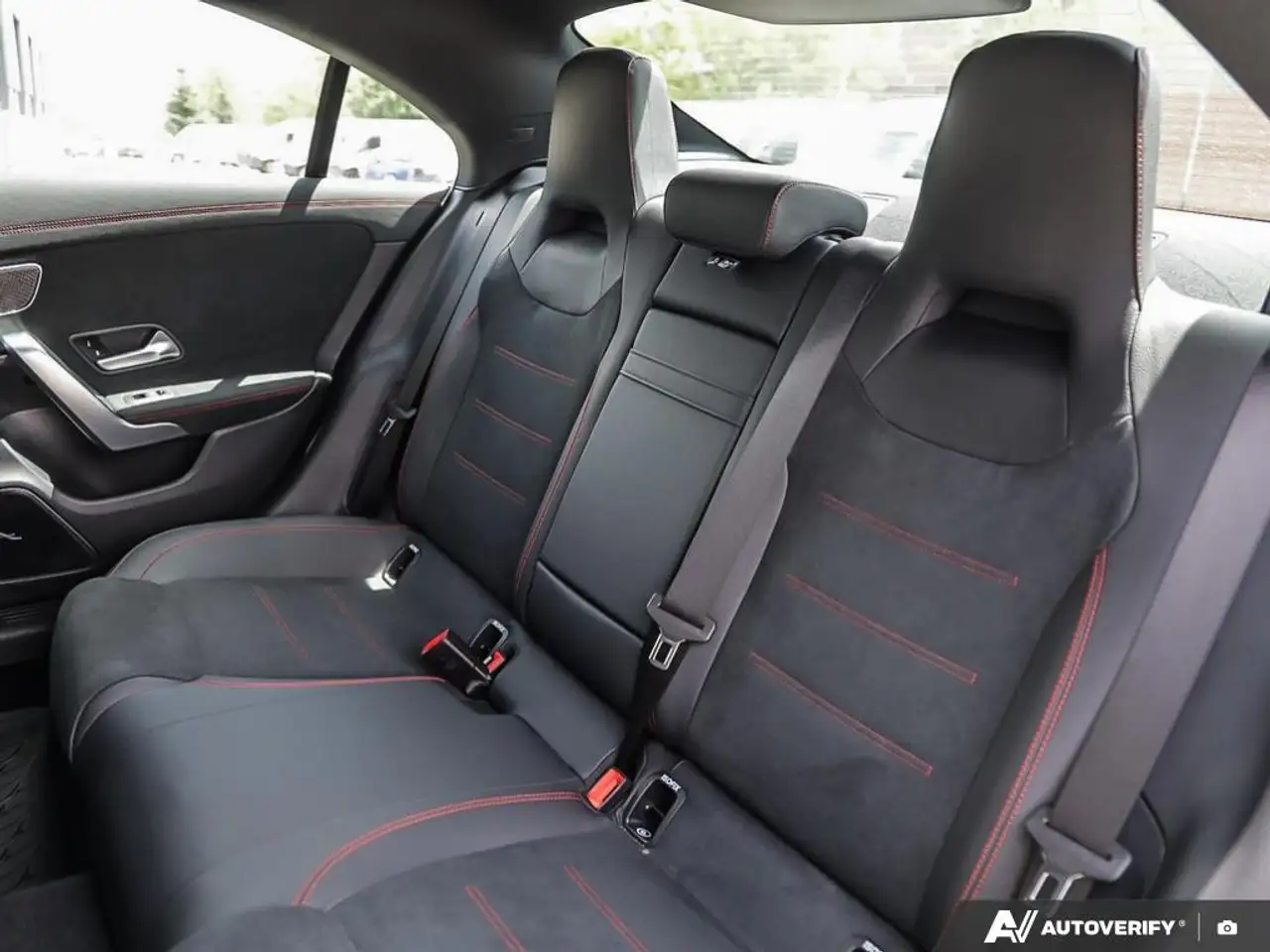 Mercedes-Benz CLA снимка Mercedes-Benz CLA