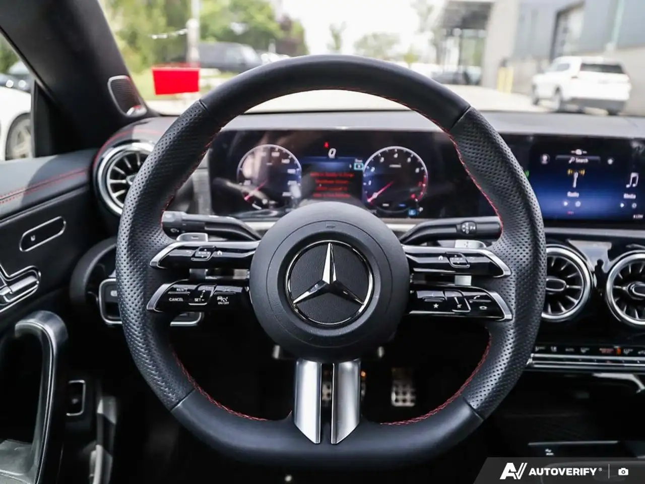 Mercedes-Benz CLA снимка Mercedes-Benz CLA