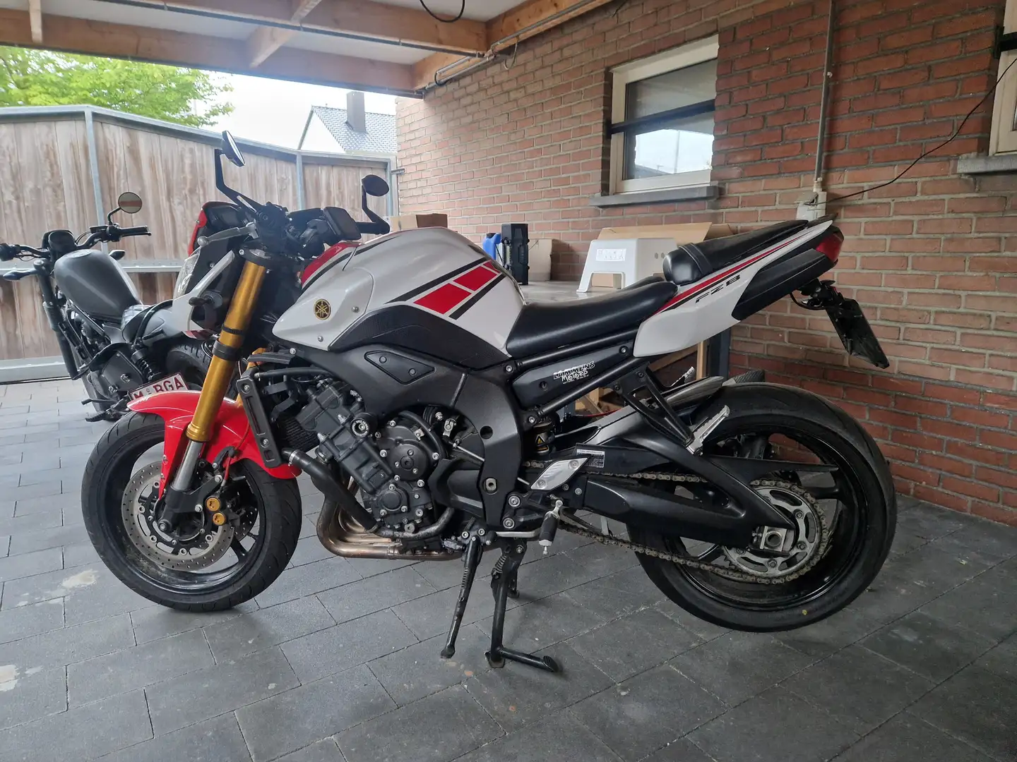 Yamaha FZ 8 Wit - 1