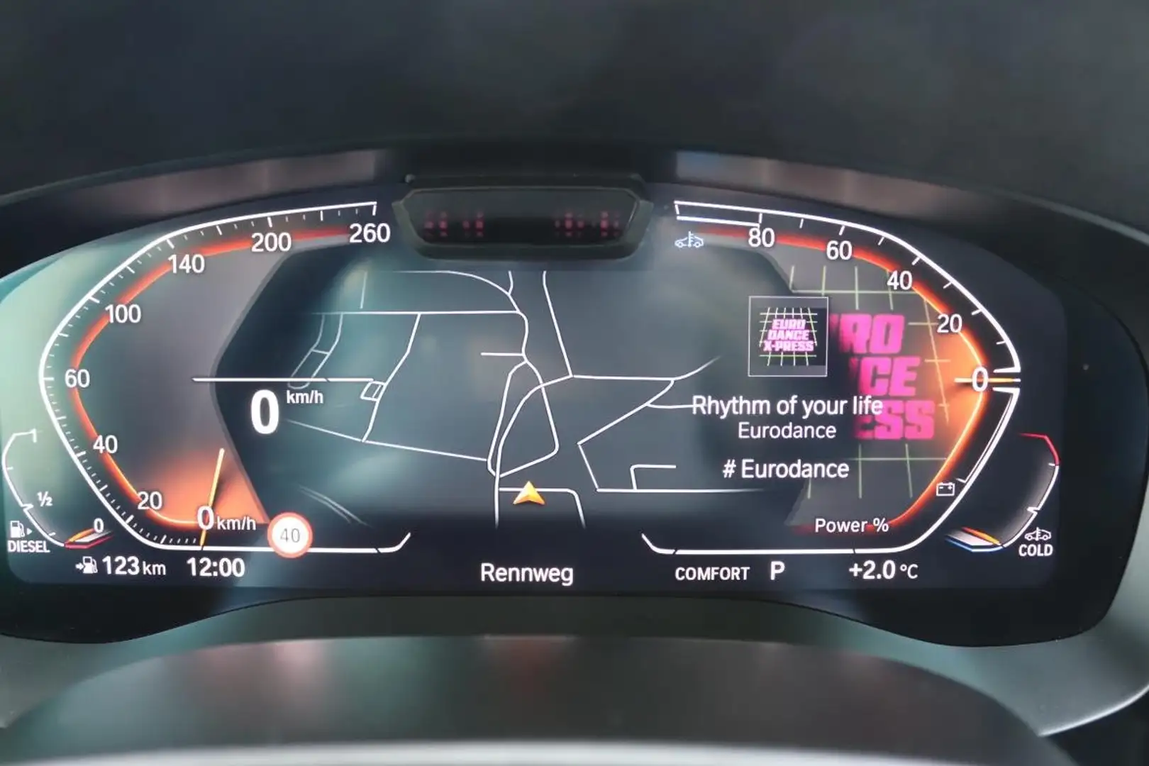 BMW 520 d Touring Aut. *Live Cockpit,AHK* Grau - 2