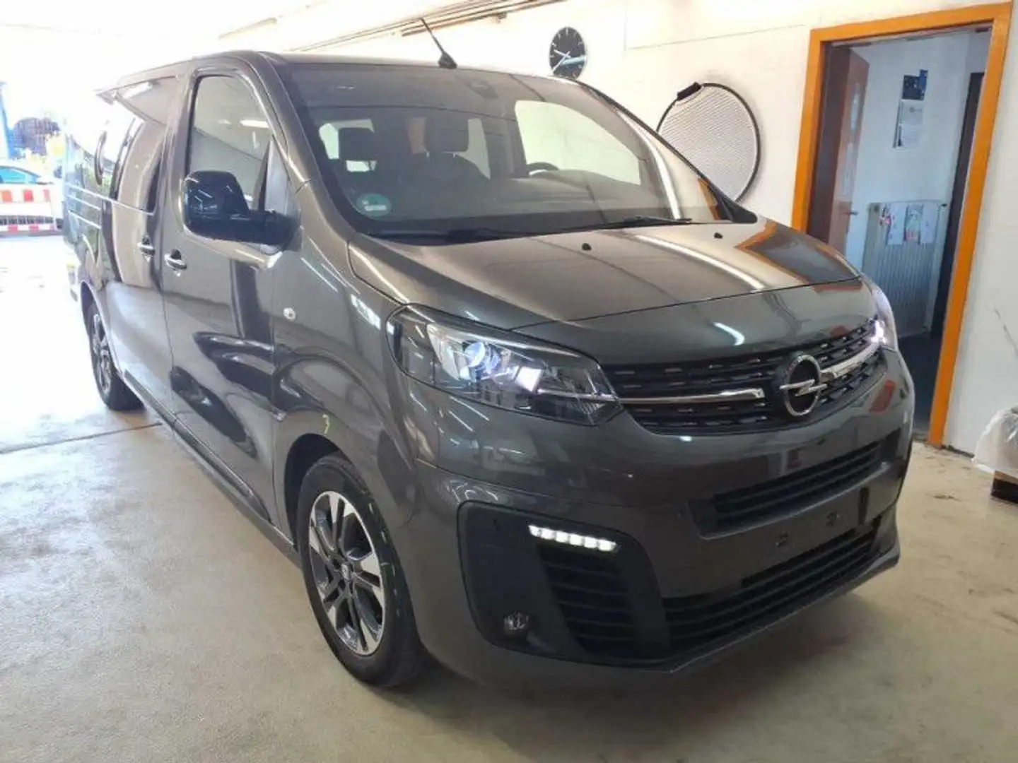 Opel Zafira Life L 2.0 D[Euro6d] S/S AT8 Tourer Grau - 1