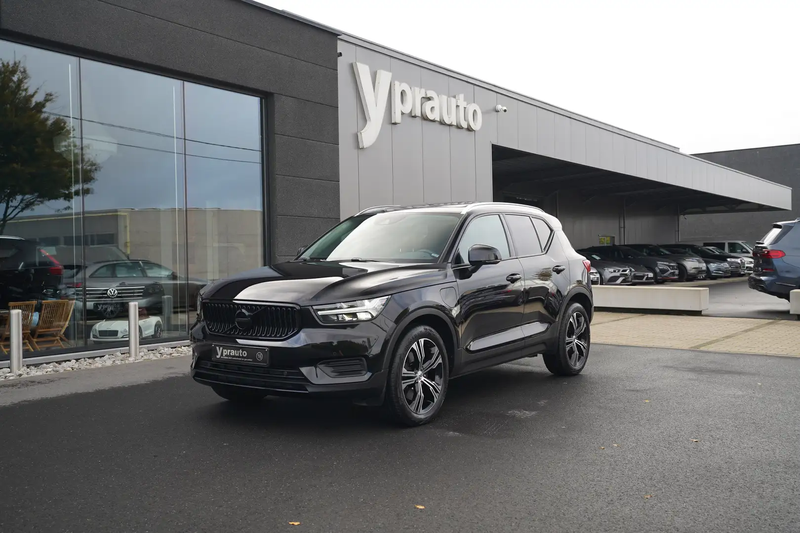 Volvo XC40 XC40 T4  Full Black Recharge DKG Leder Panodak ACC Noir - 1