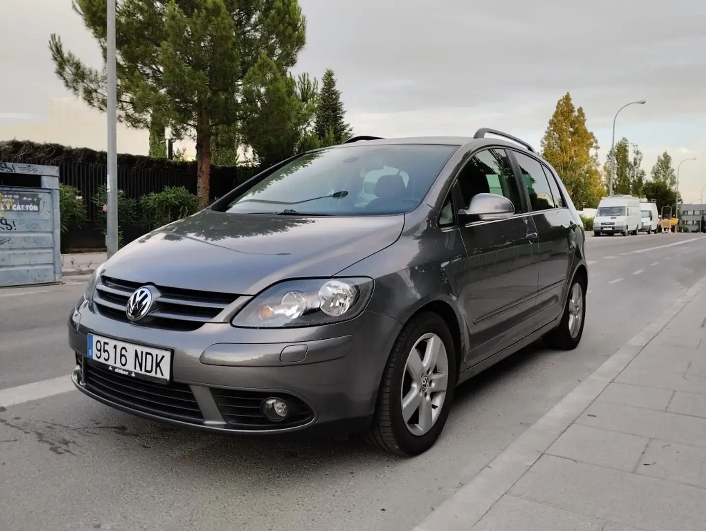 Volkswagen Golf Plus 1.4TSI Edition Gris - 2