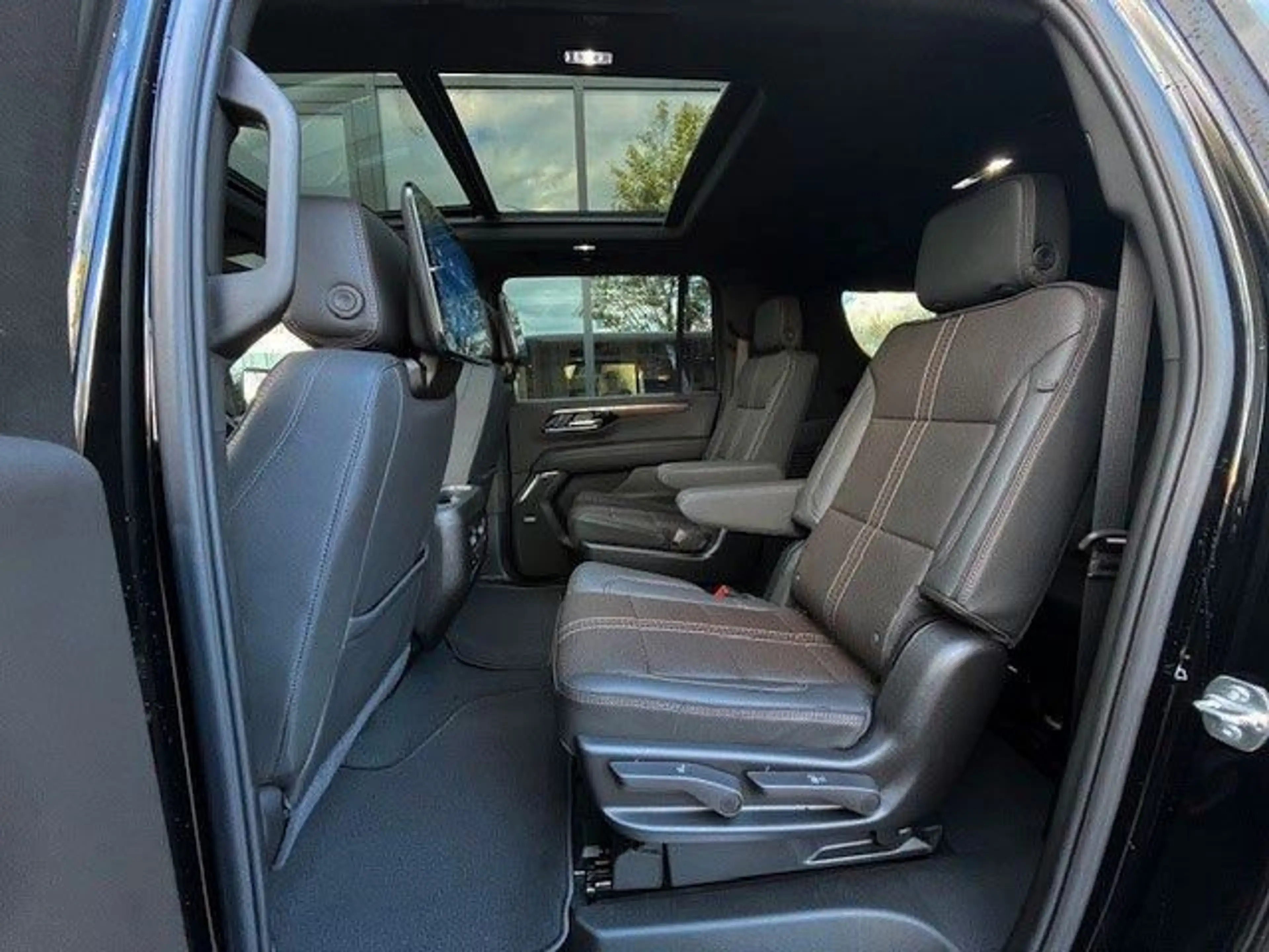 Chevrolet Suburban High Country 6.2l V8 MY26 — photo 7