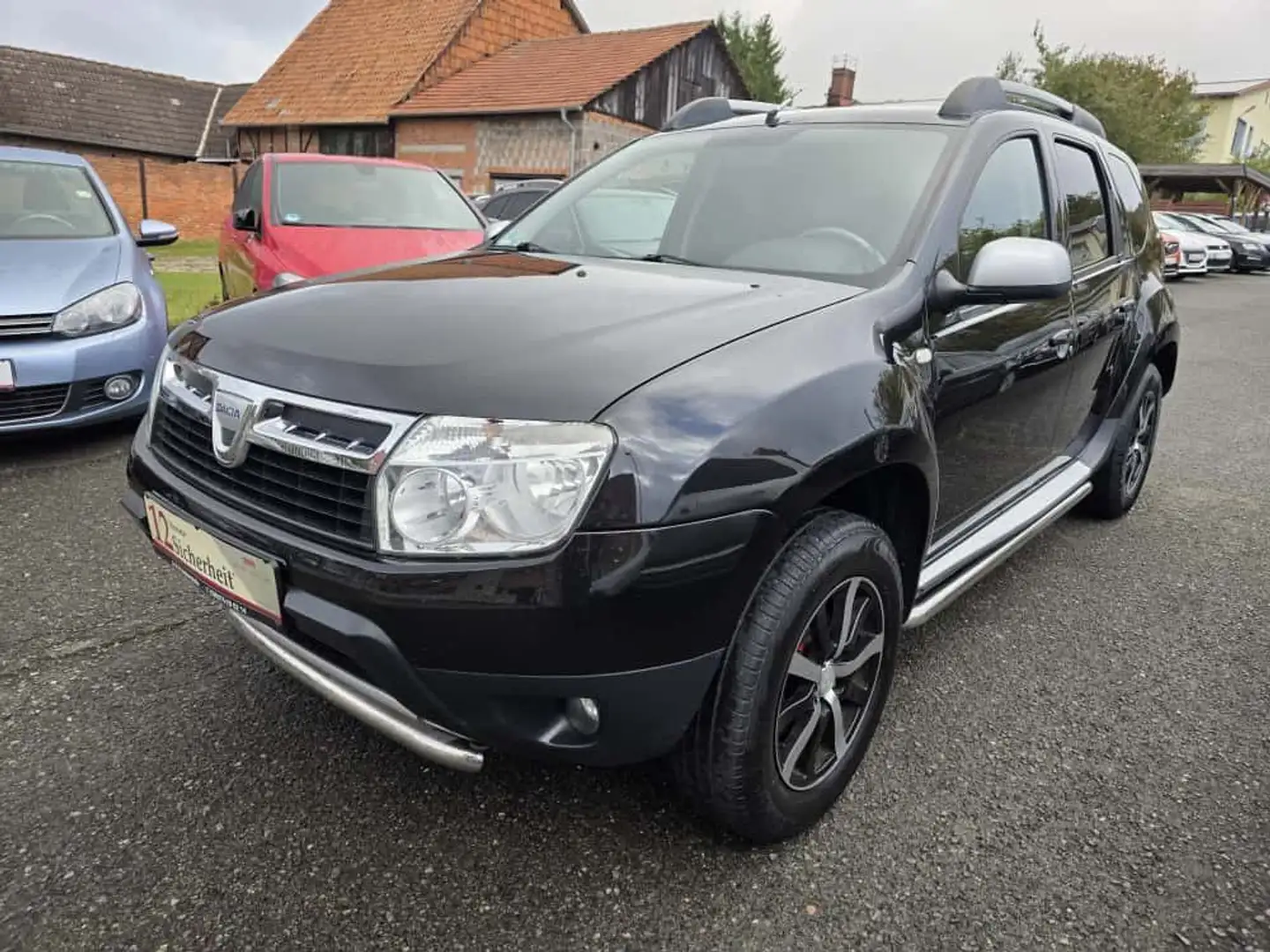 Dacia Duster I Laureate 4x2 1,6 L Klima Tüv hu 06 2027 Schwarz - 1