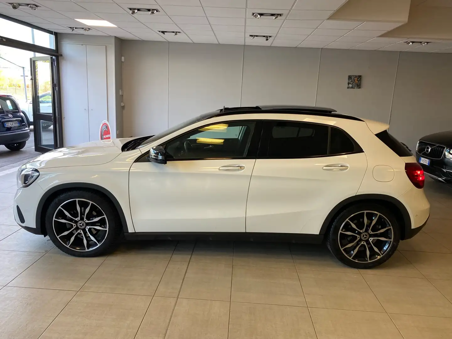 Mercedes-Benz GLA 220 GLA 220 d Automatic 4Matic Sport Biały - 2