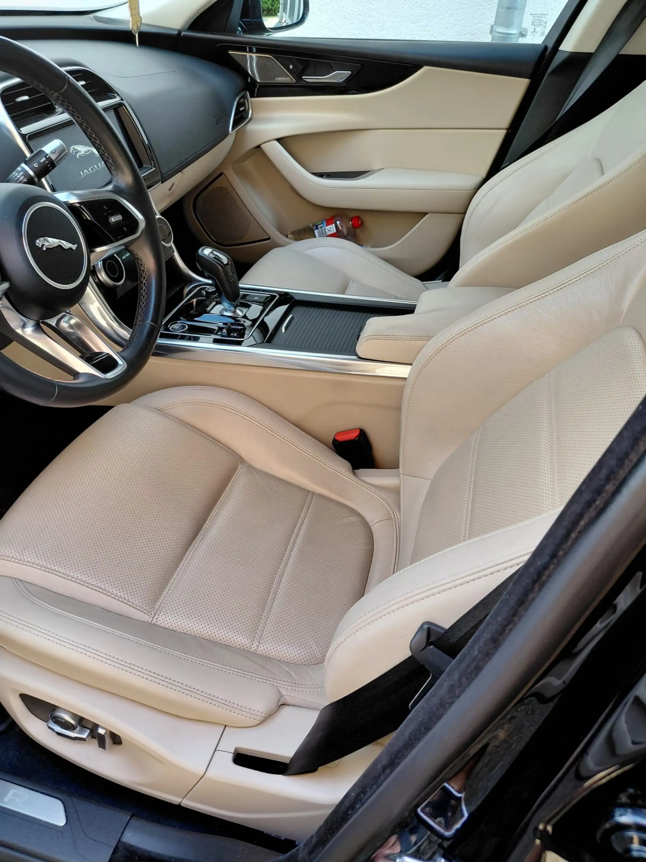 Jaguar XE XE S — photo 8