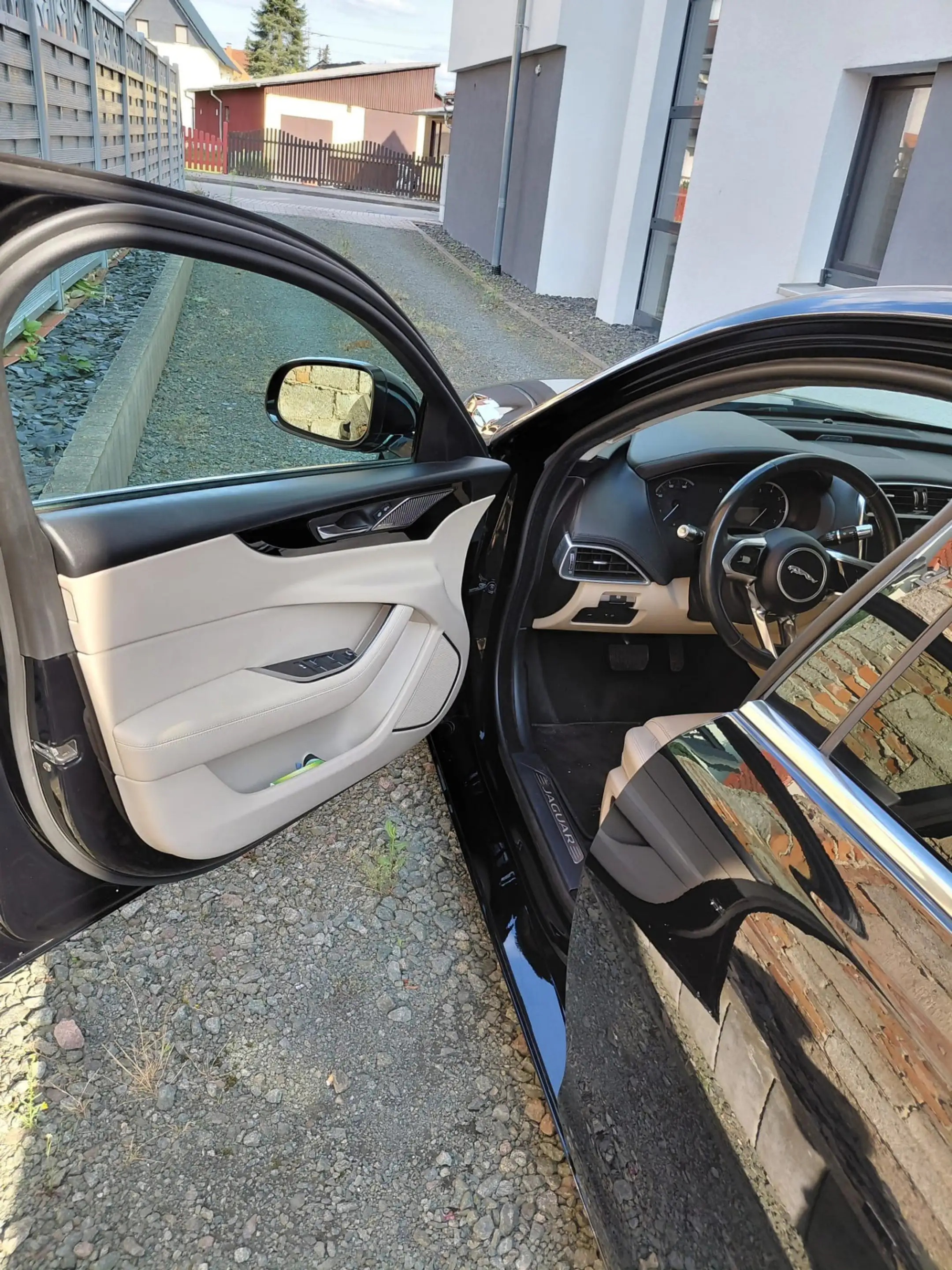 Jaguar XE XE S — photo 6