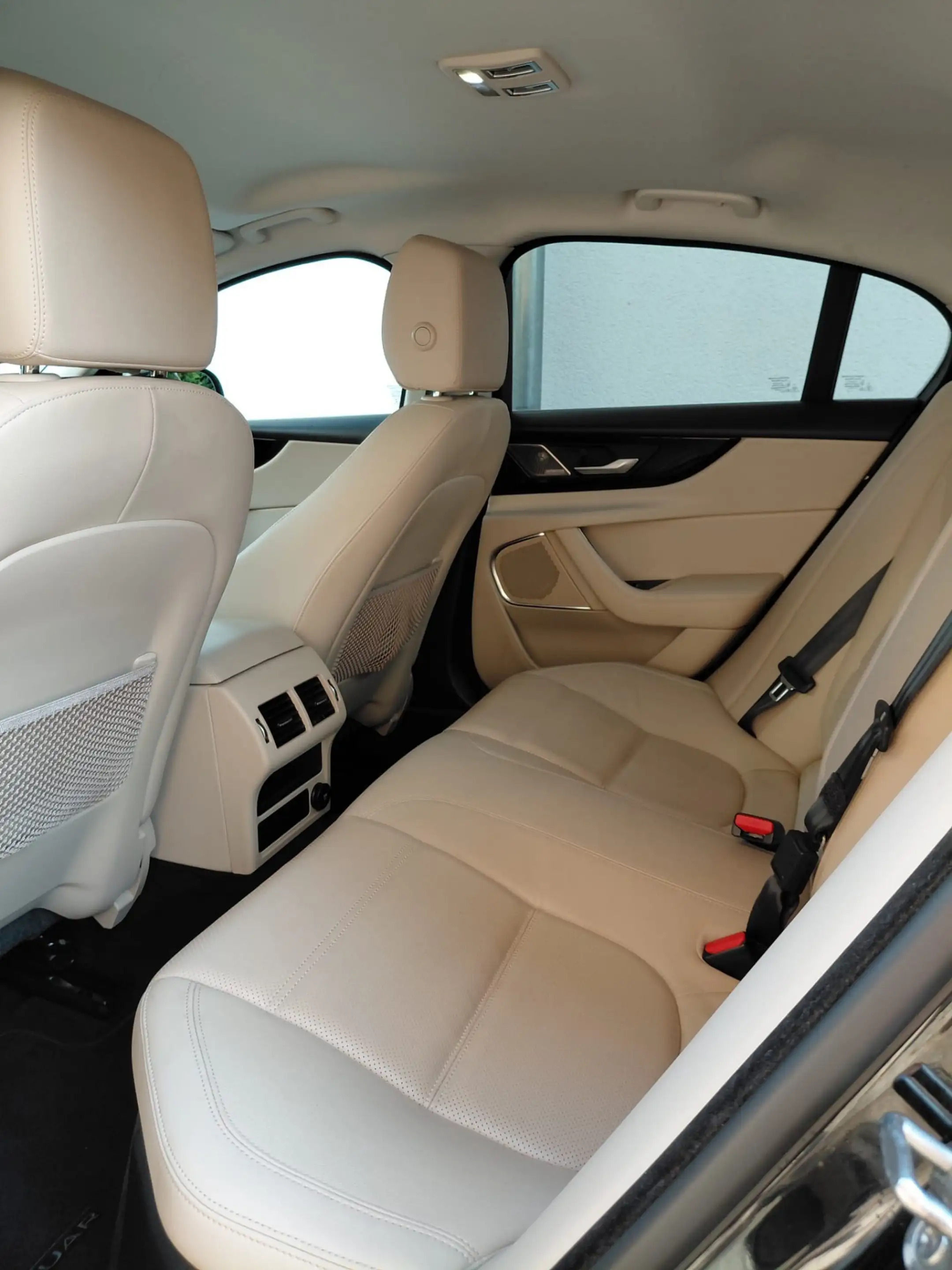 Jaguar XE XE S — photo 9