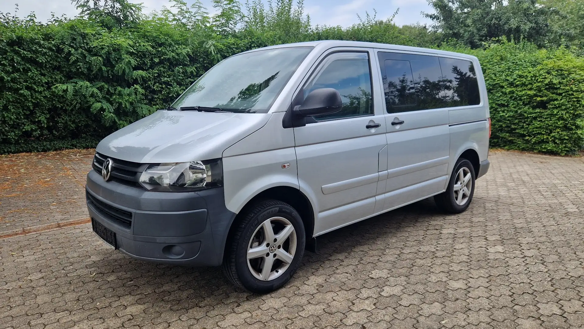 Volkswagen T5 Caravelle 4MOTION Trendline Argent - 1