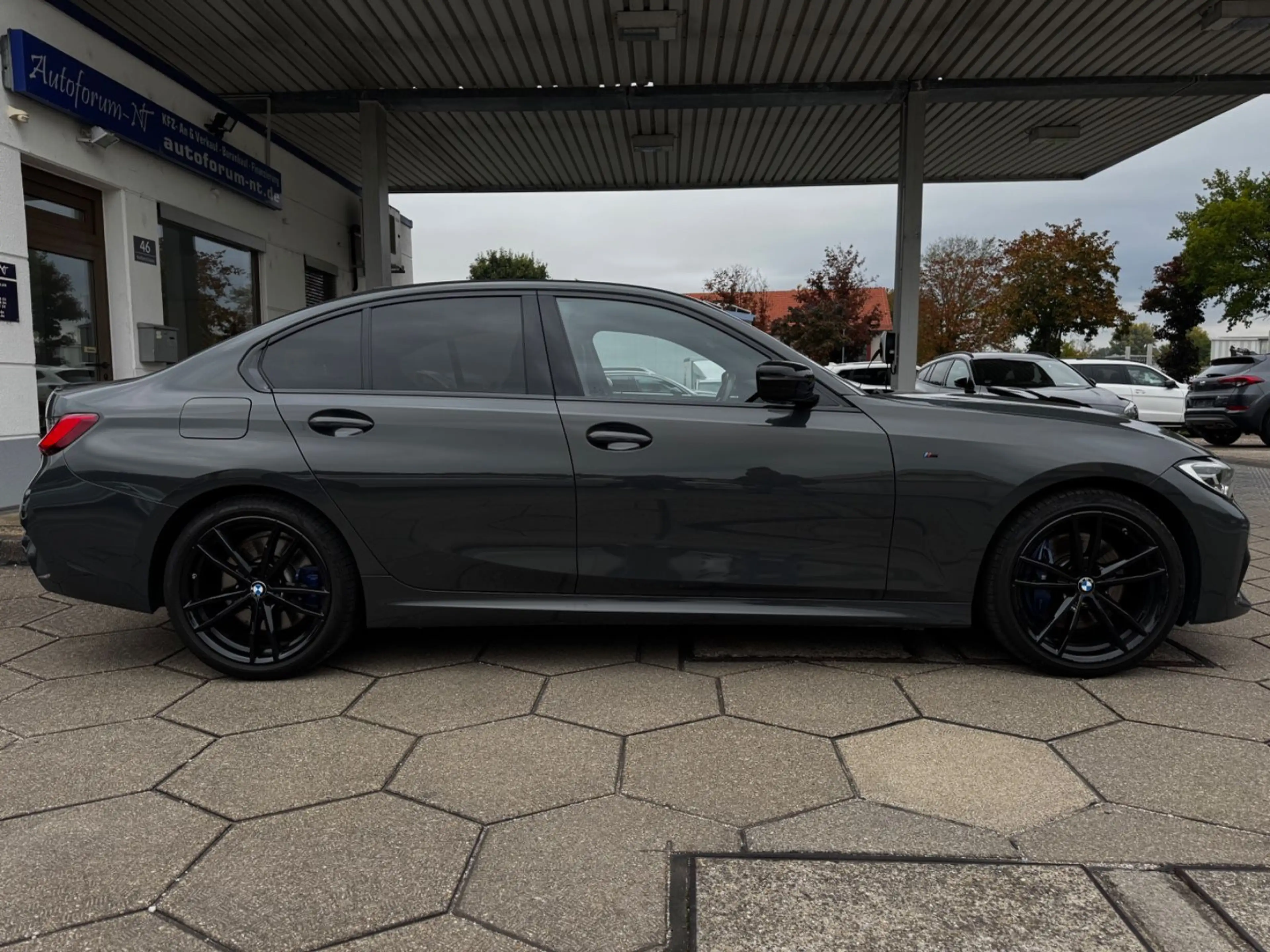 BMW 330 i Limo M-SPORT/DEUTSCHES FAHRZEUG/KEYLESS — photo 2