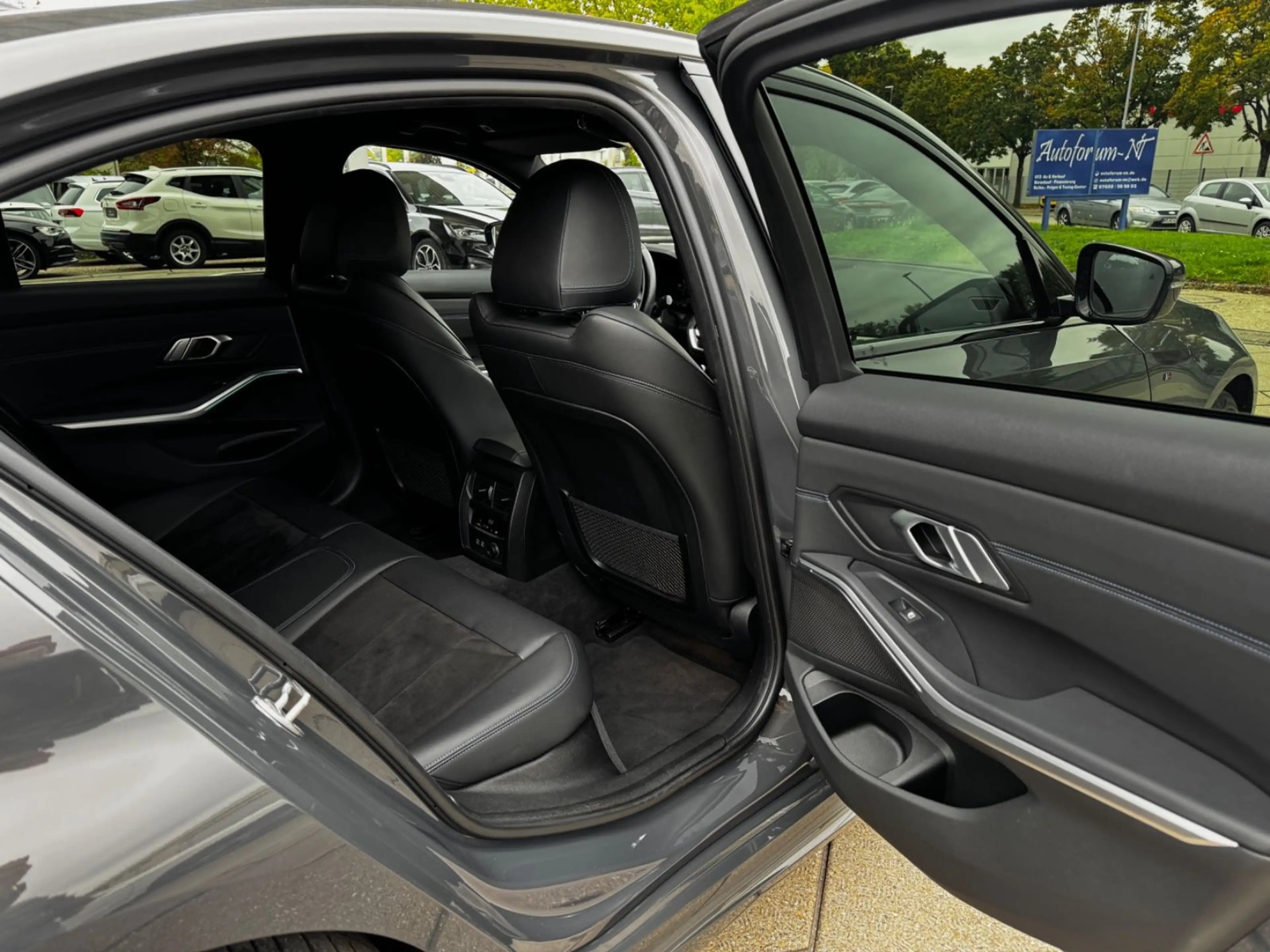 BMW 330 i Limo M-SPORT/DEUTSCHES FAHRZEUG/KEYLESS — photo 10