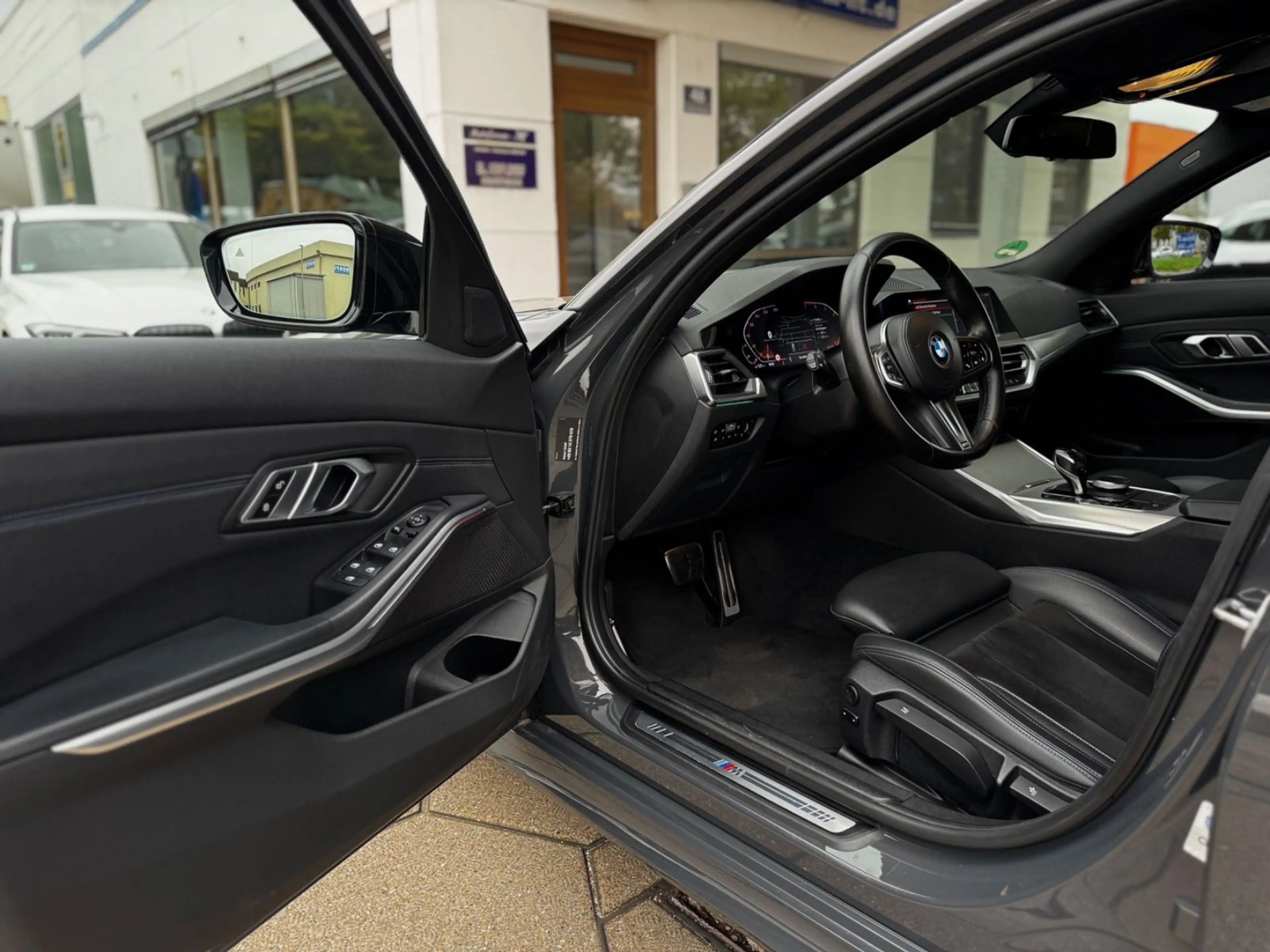 BMW 330 i Limo M-SPORT/DEUTSCHES FAHRZEUG/KEYLESS — photo 11