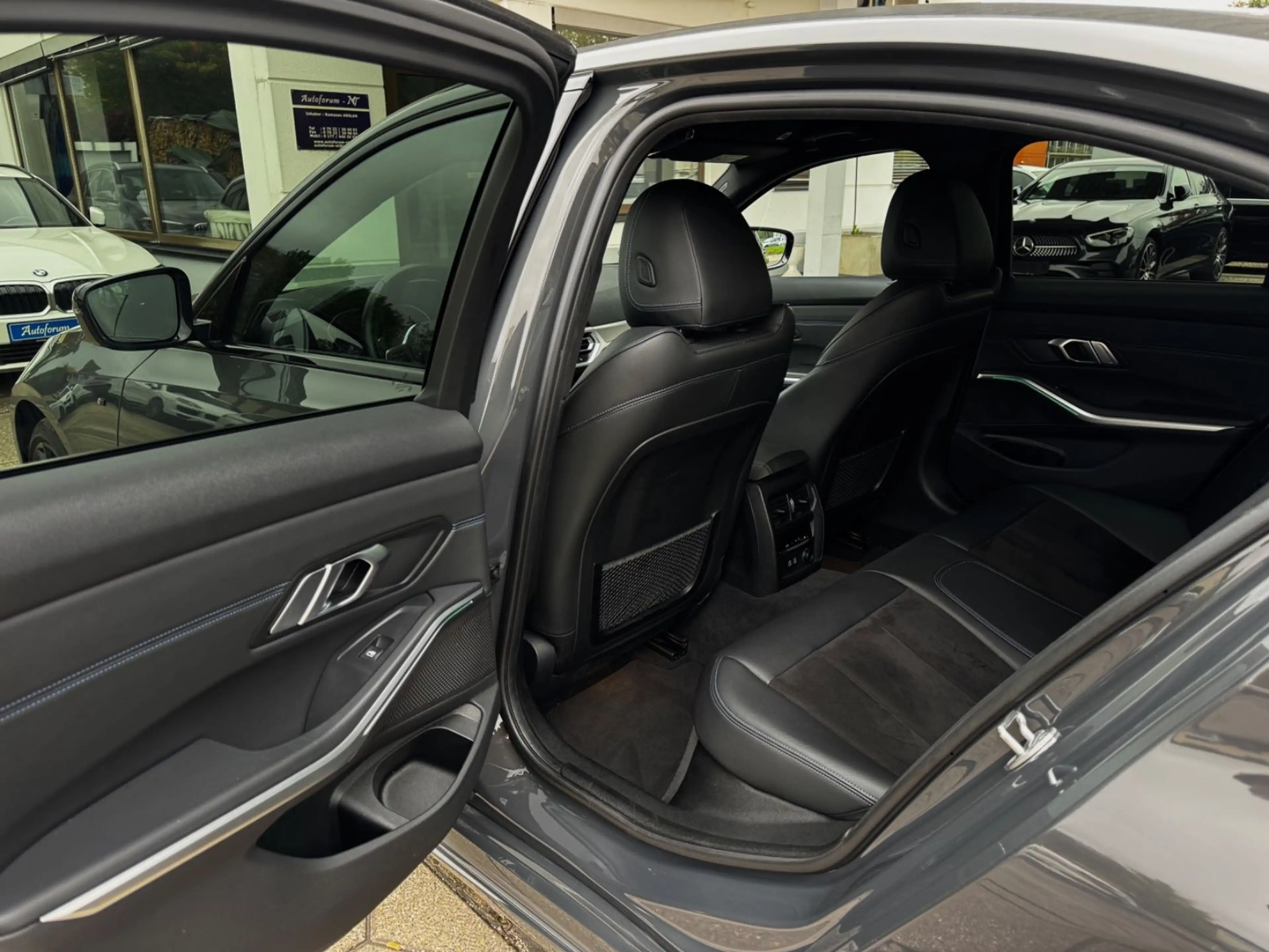 BMW 330 i Limo M-SPORT/DEUTSCHES FAHRZEUG/KEYLESS — photo 12