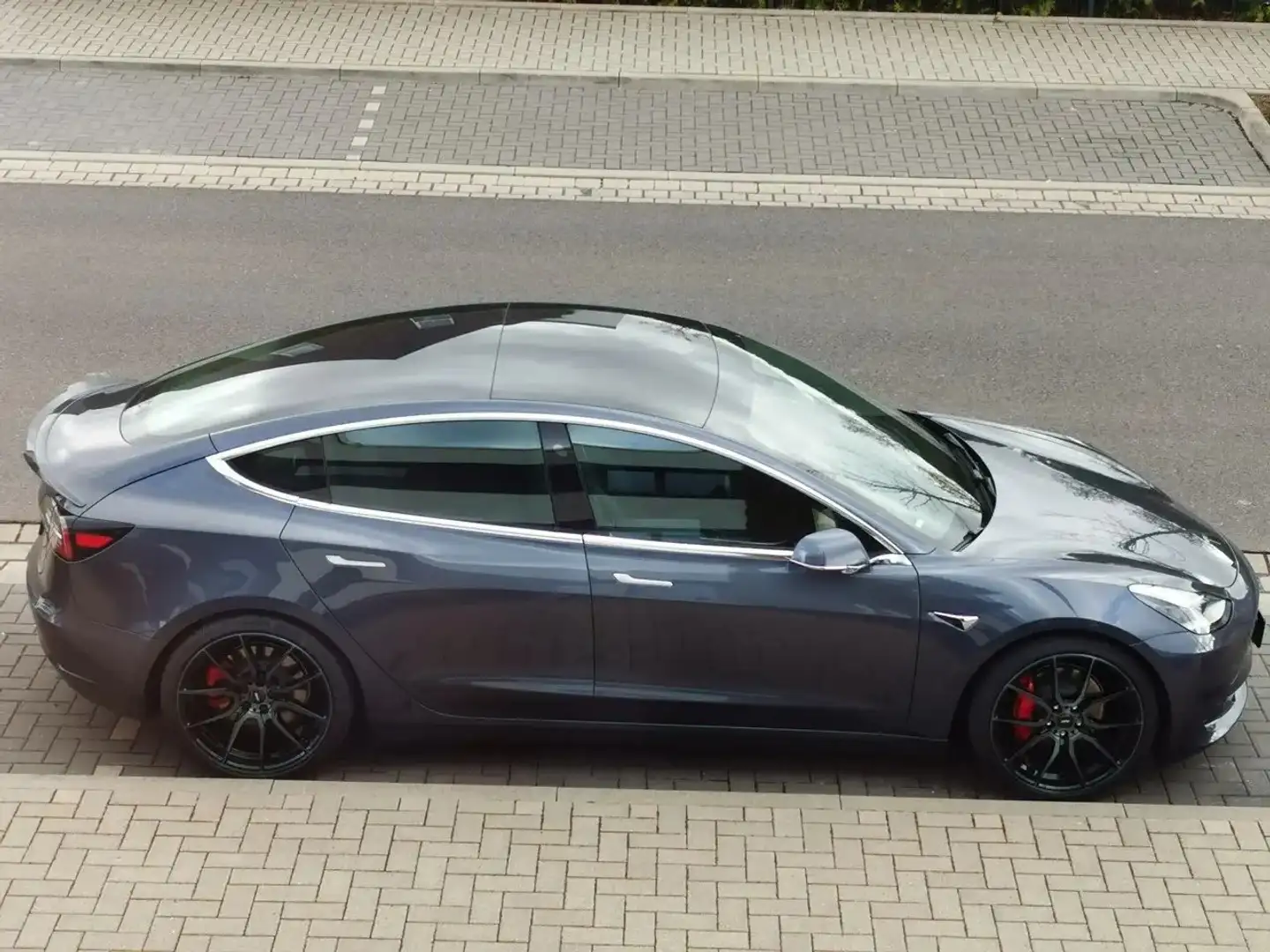 Tesla Model 3 Model 3SR+, AHK, 20", 8-fach bereift, 35mm H&R Grau - 1