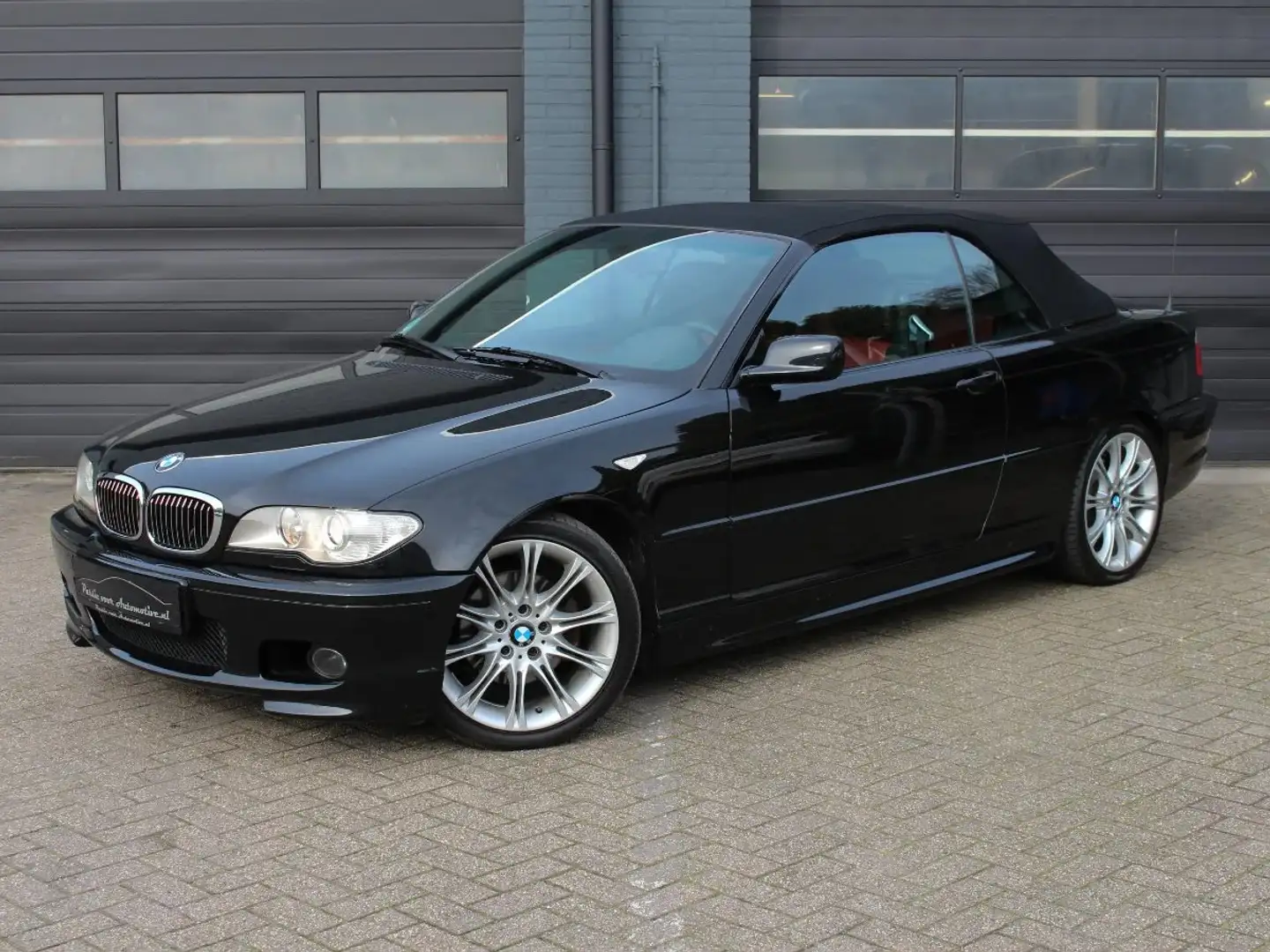 BMW 325 3-serie Cabrio 325Ci aut M Sport Individual Zwart - 2