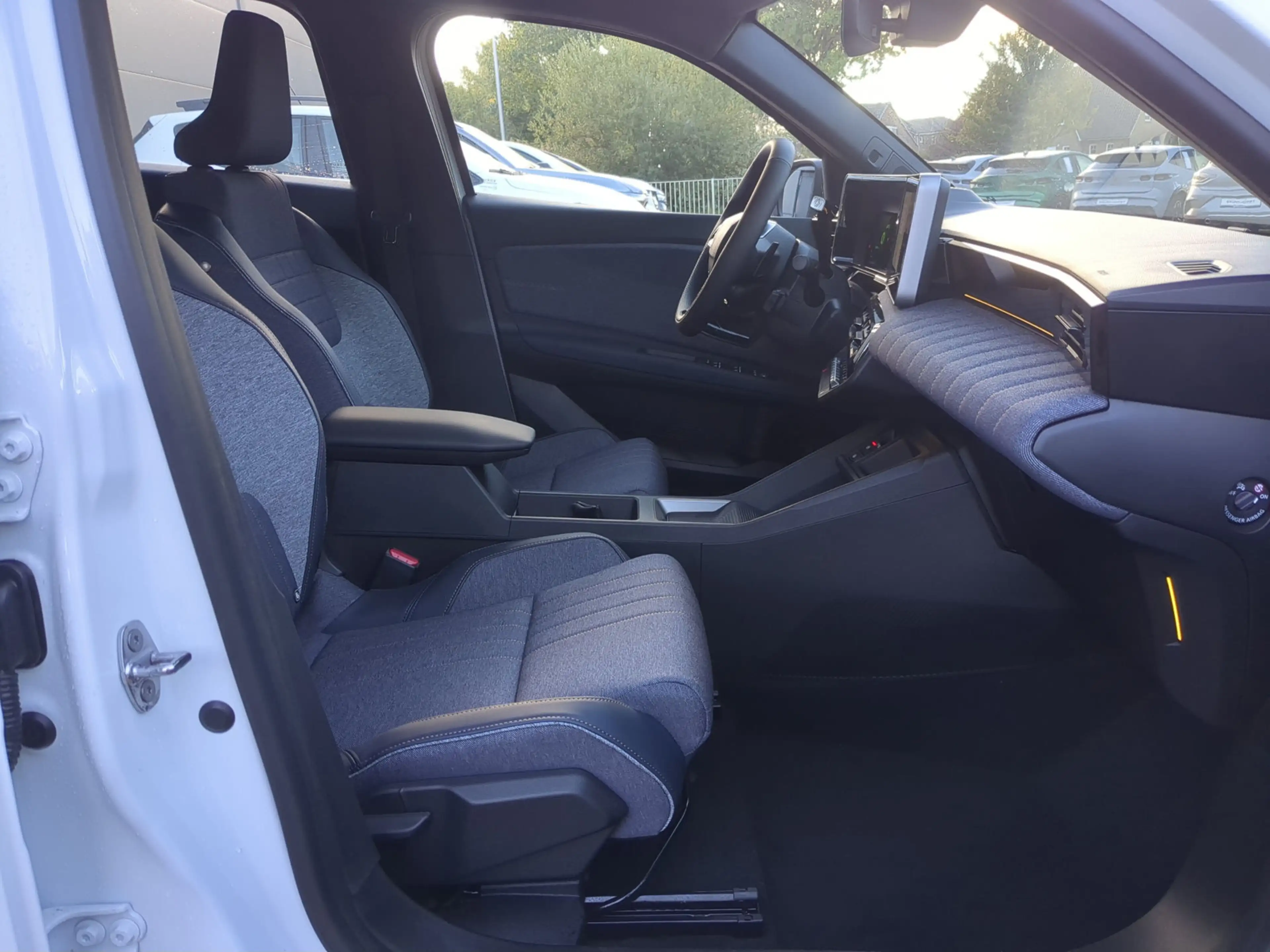 Renault R 4 E-Tech 150 Comfort Range Techno SHZ+Navi+LKHZ — photo 9