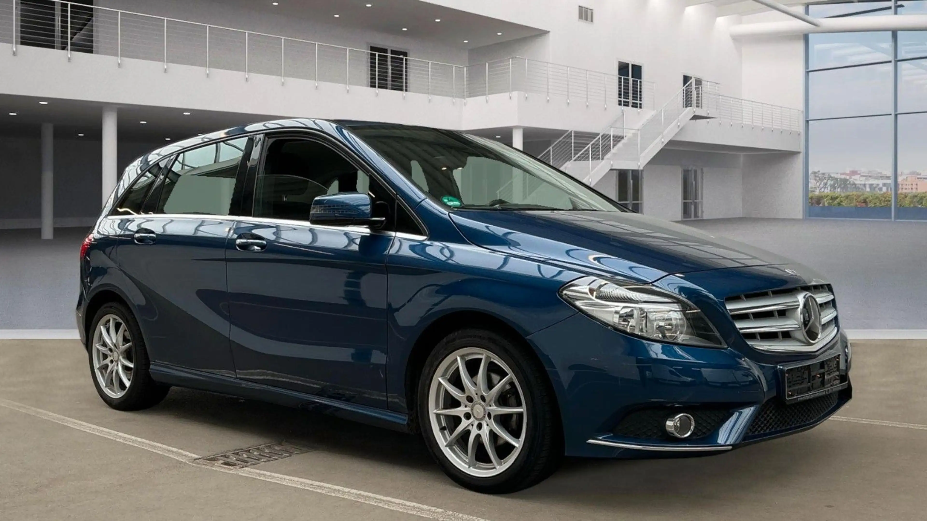 Mercedes-Benz B 180 BENZIN KLIMA PDC 2-HNAD NAVI — photo 2