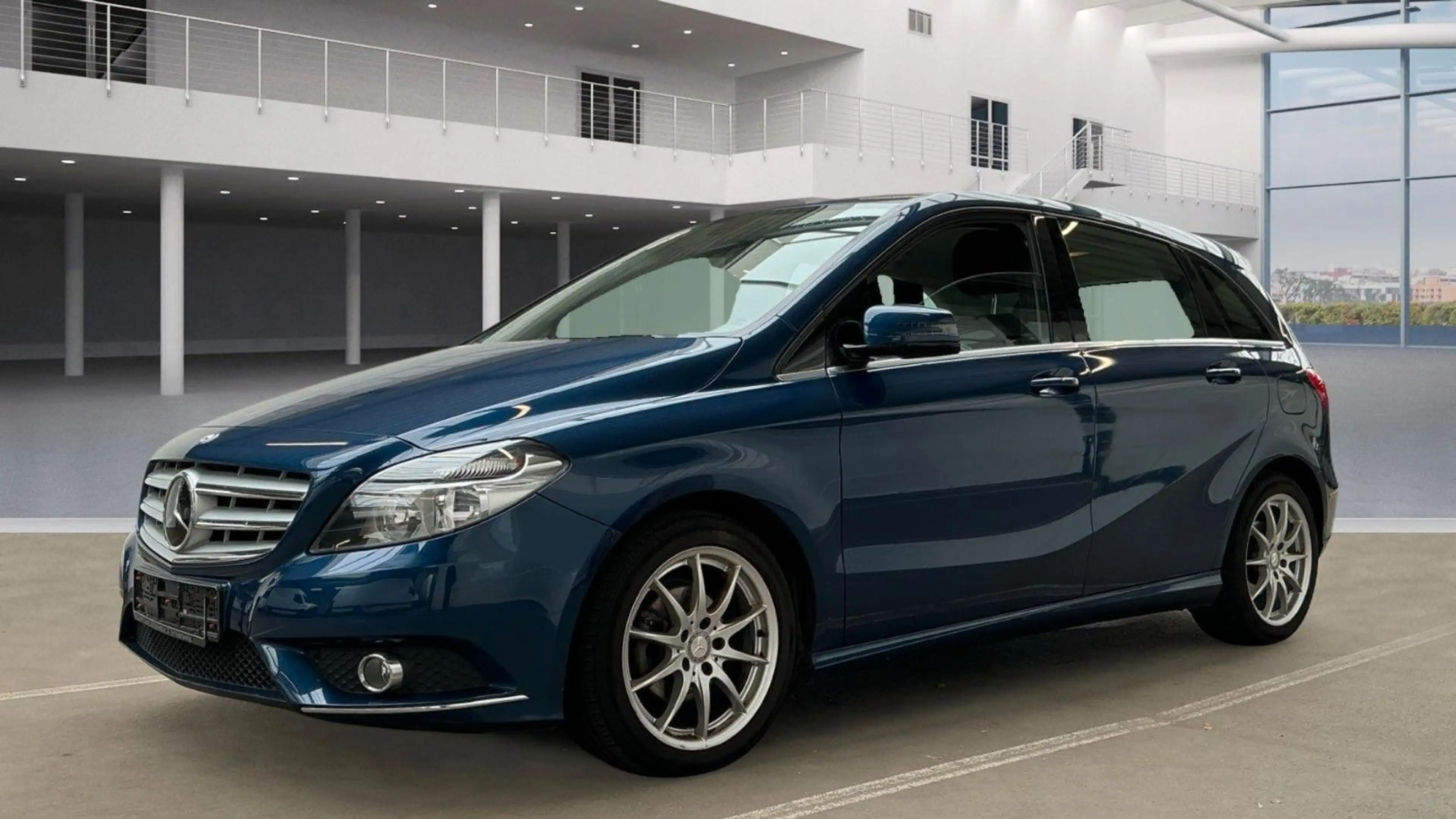 Mercedes-Benz B 180 BENZIN KLIMA PDC 2-HNAD NAVI