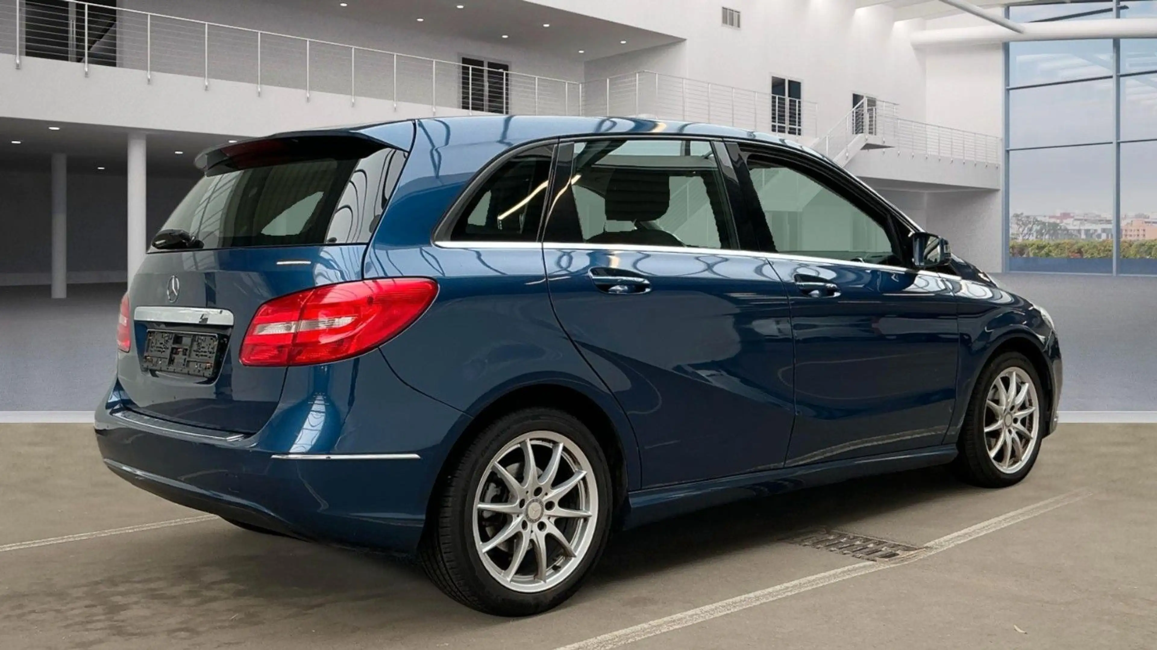 Mercedes-Benz B 180 BENZIN KLIMA PDC 2-HNAD NAVI — photo 3