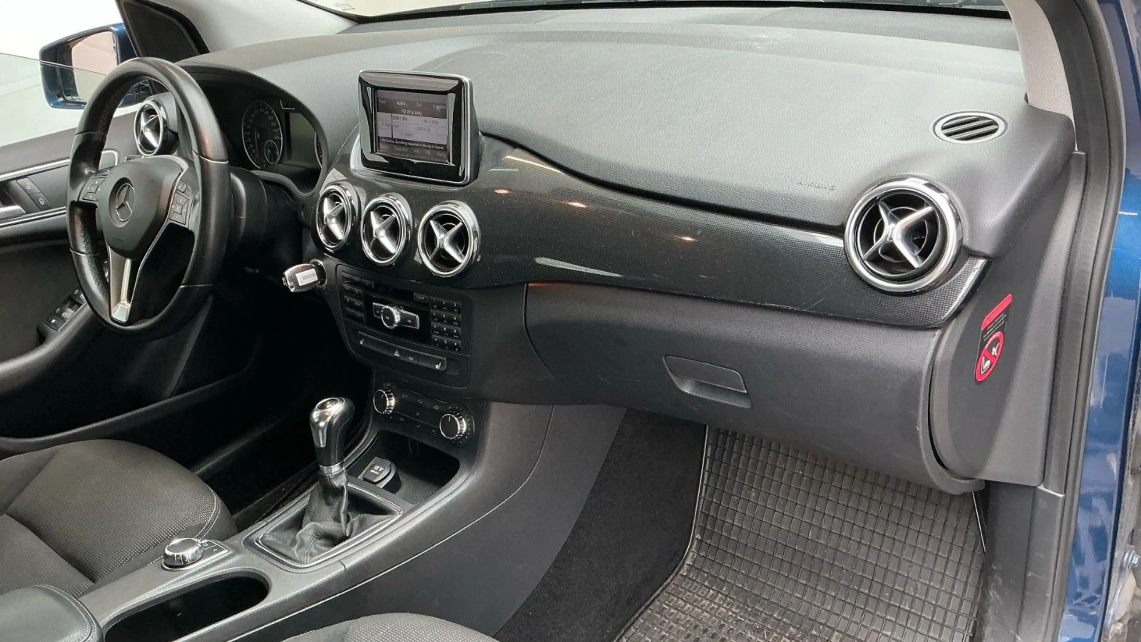 Mercedes-Benz B 180 BENZIN KLIMA PDC 2-HNAD NAVI — photo 5