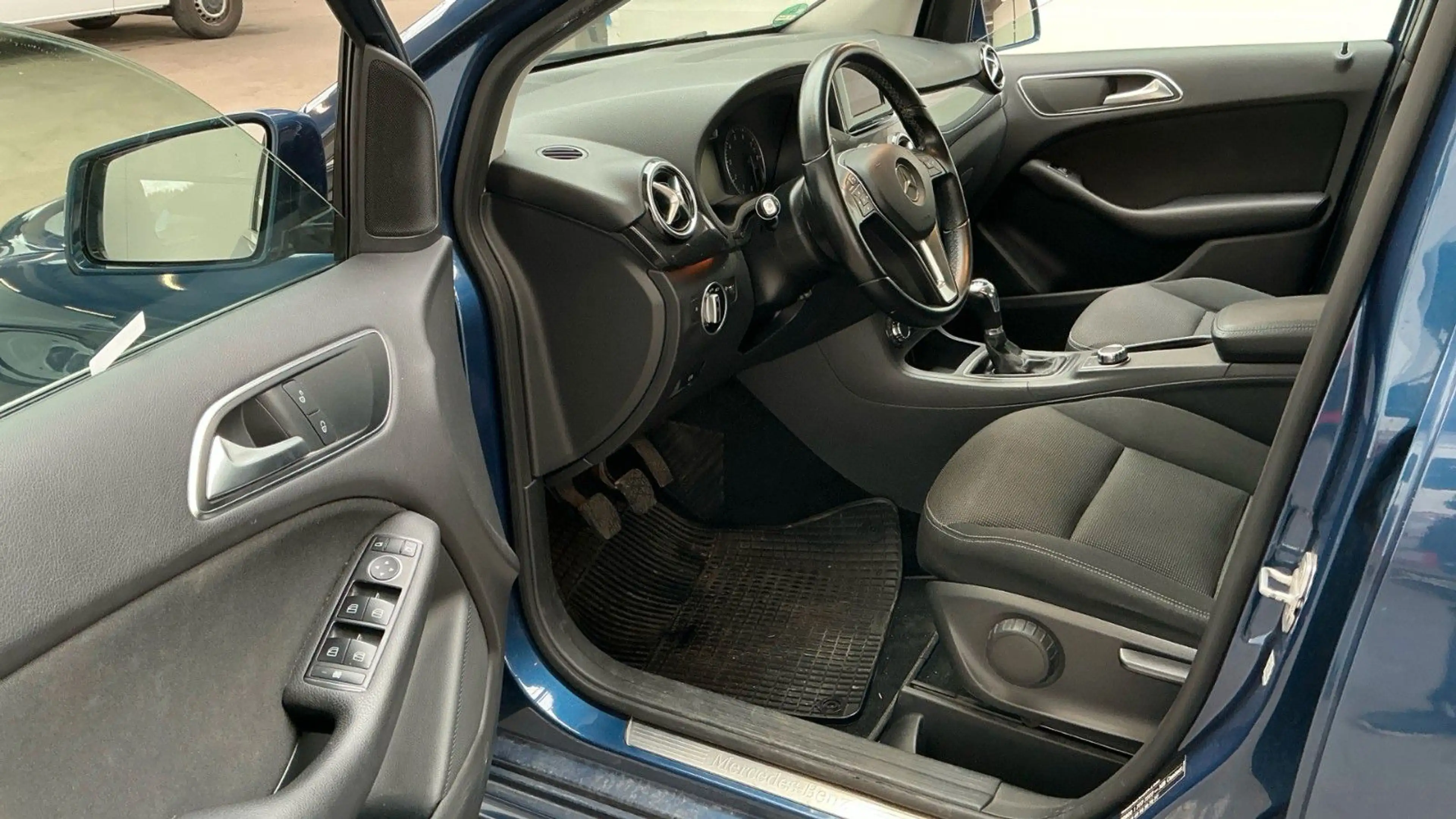 Mercedes-Benz B 180 BENZIN KLIMA PDC 2-HNAD NAVI — photo 6