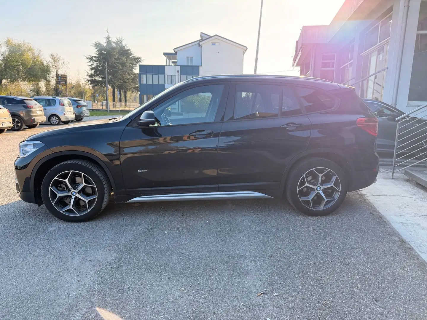 BMW X1 xLine 20 d Schwarz - 2