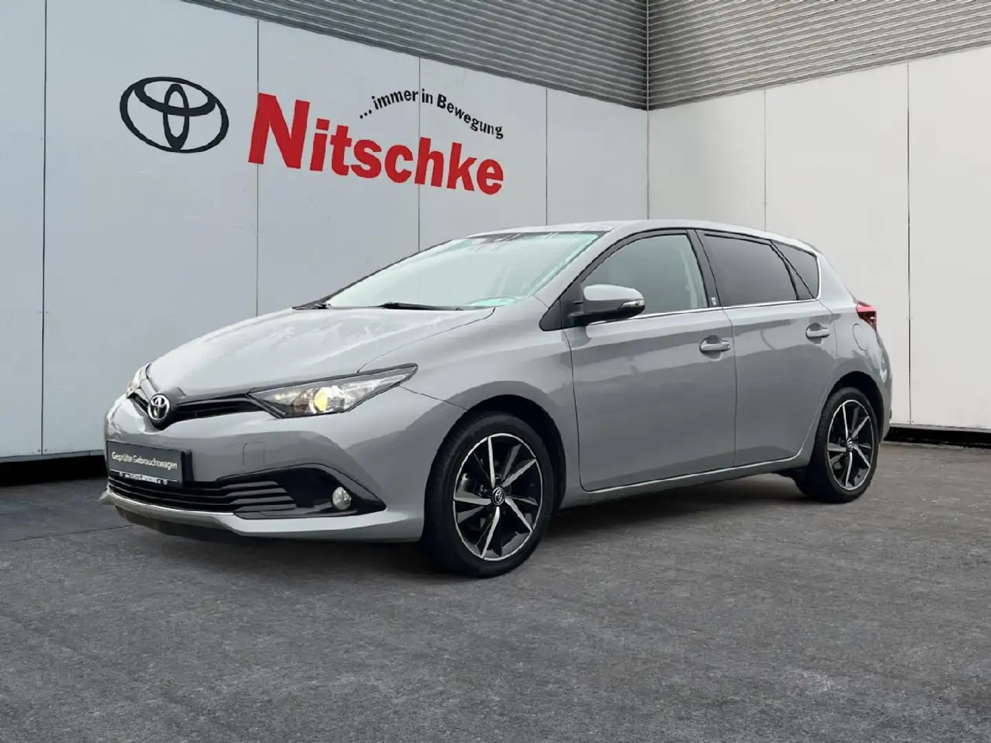Toyota Auris 1.2 6-Gang Team D Grau - 1