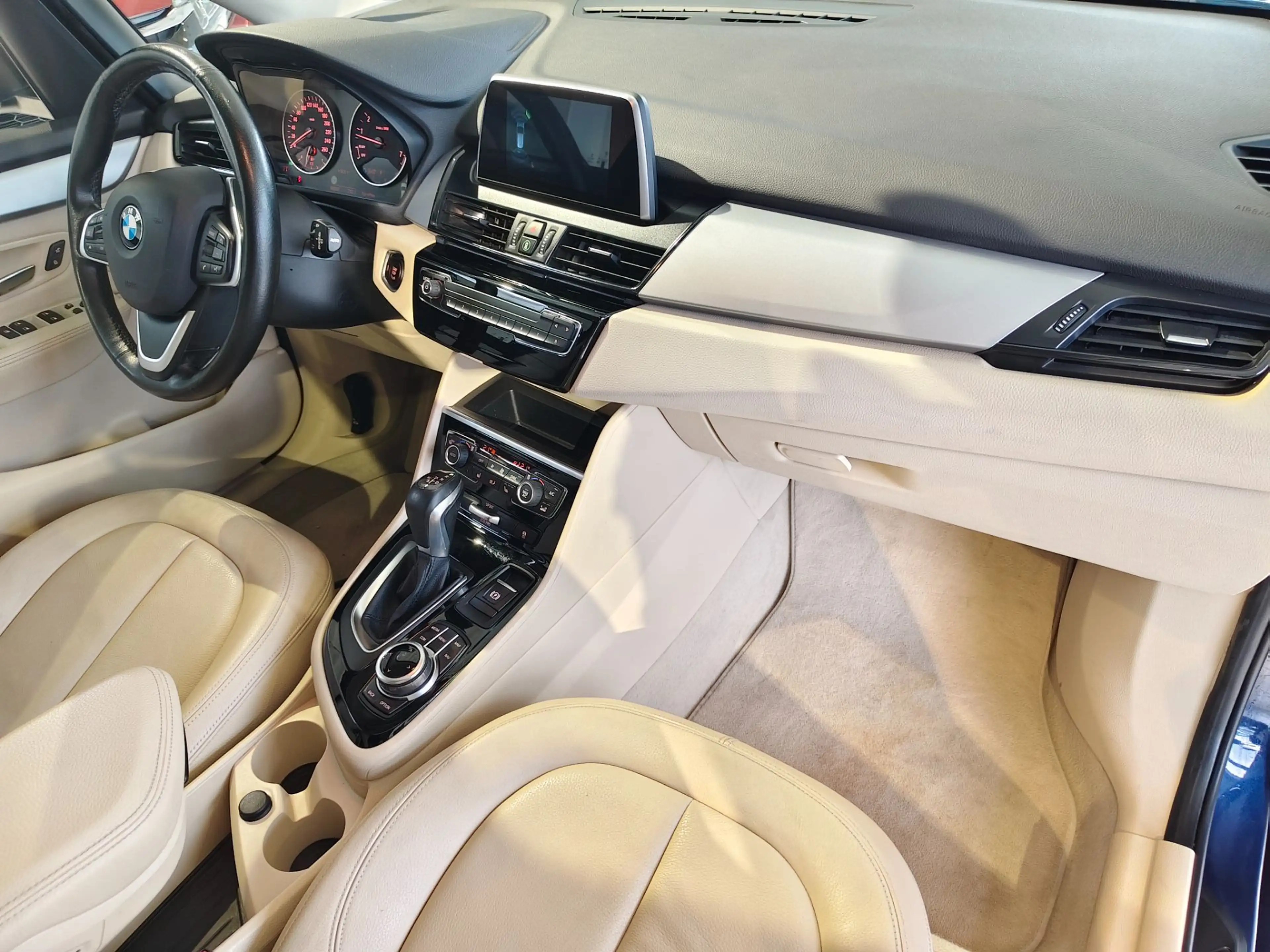 BMW 220 2er-Reihe Active Tourer (F45)  Active Tourer Adva — photo 13