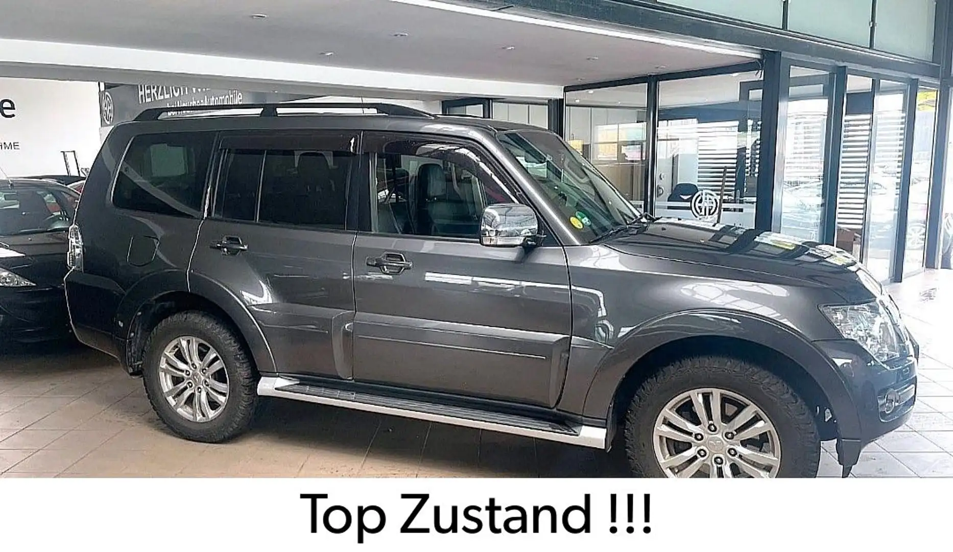 Mitsubishi Pajero 3,2 DI-D 4WD Edition Automatik 88 tkm AHK Grau - 2