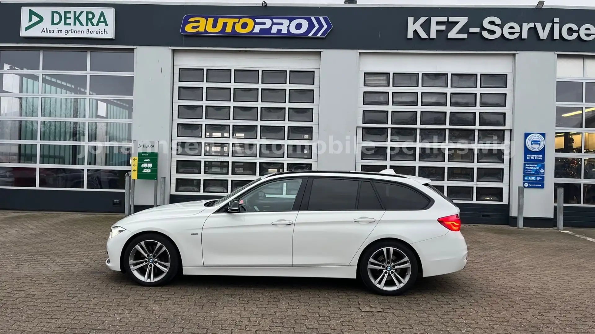 BMW 325 d Sport Line, Motor neu, AHK,LED,Leder,Navi Weiß - 1