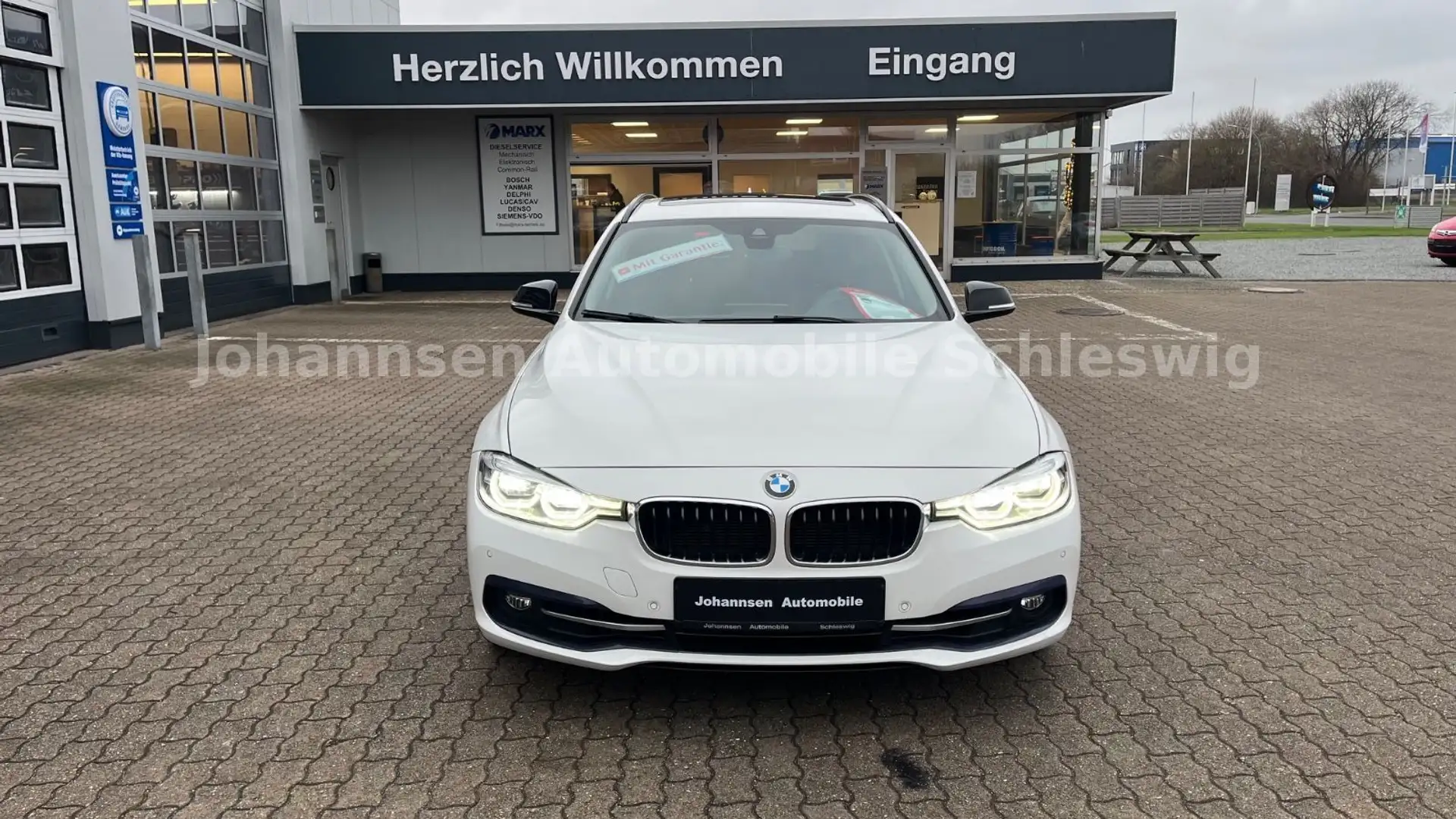 BMW 325 d Sport Line, Motor neu, AHK,LED,Leder,Navi Weiß - 2