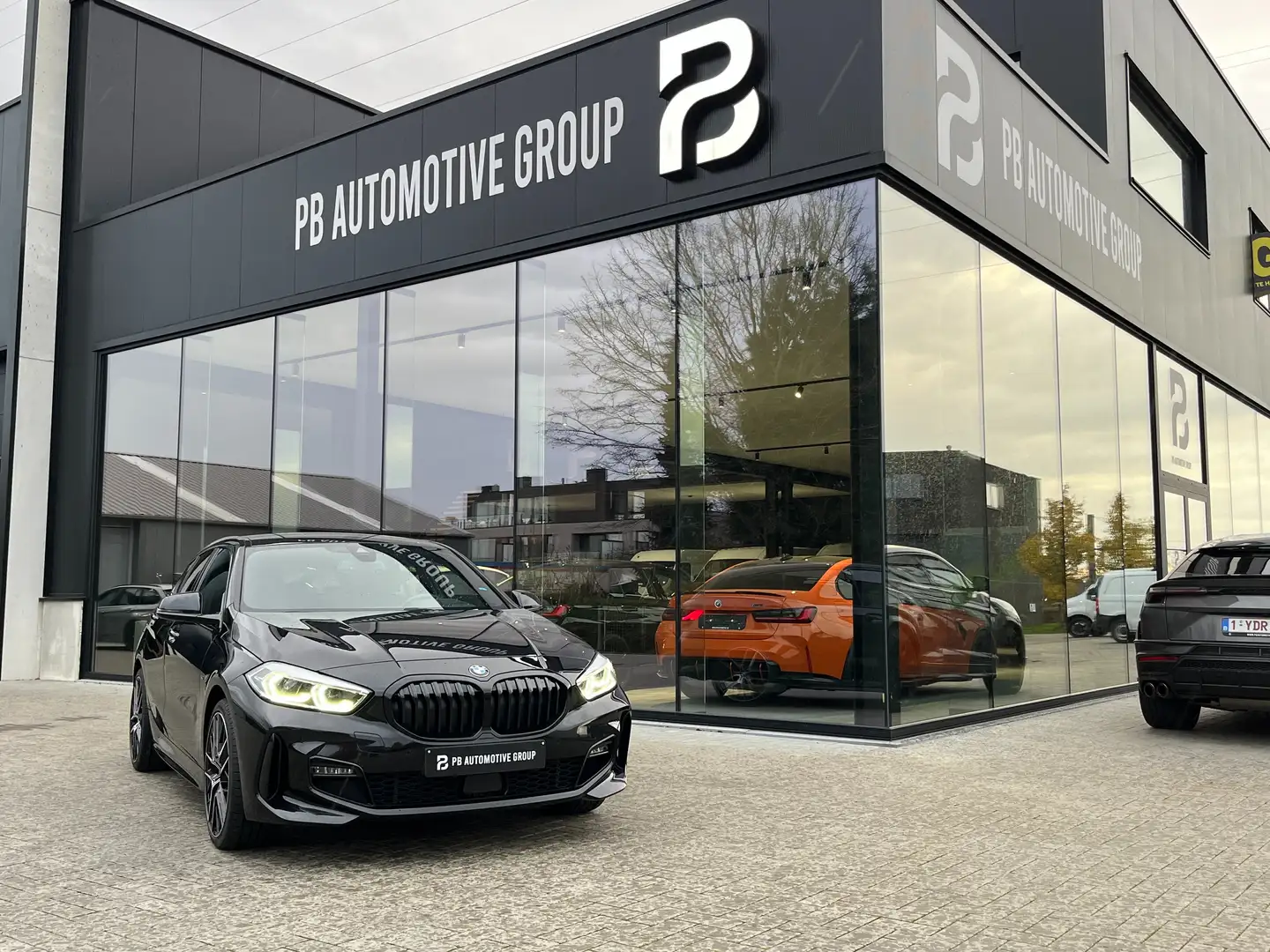BMW 118 118iA M-Pakket-Navi-Cockpit Prof-Verw.Leer-19" Černá - 1