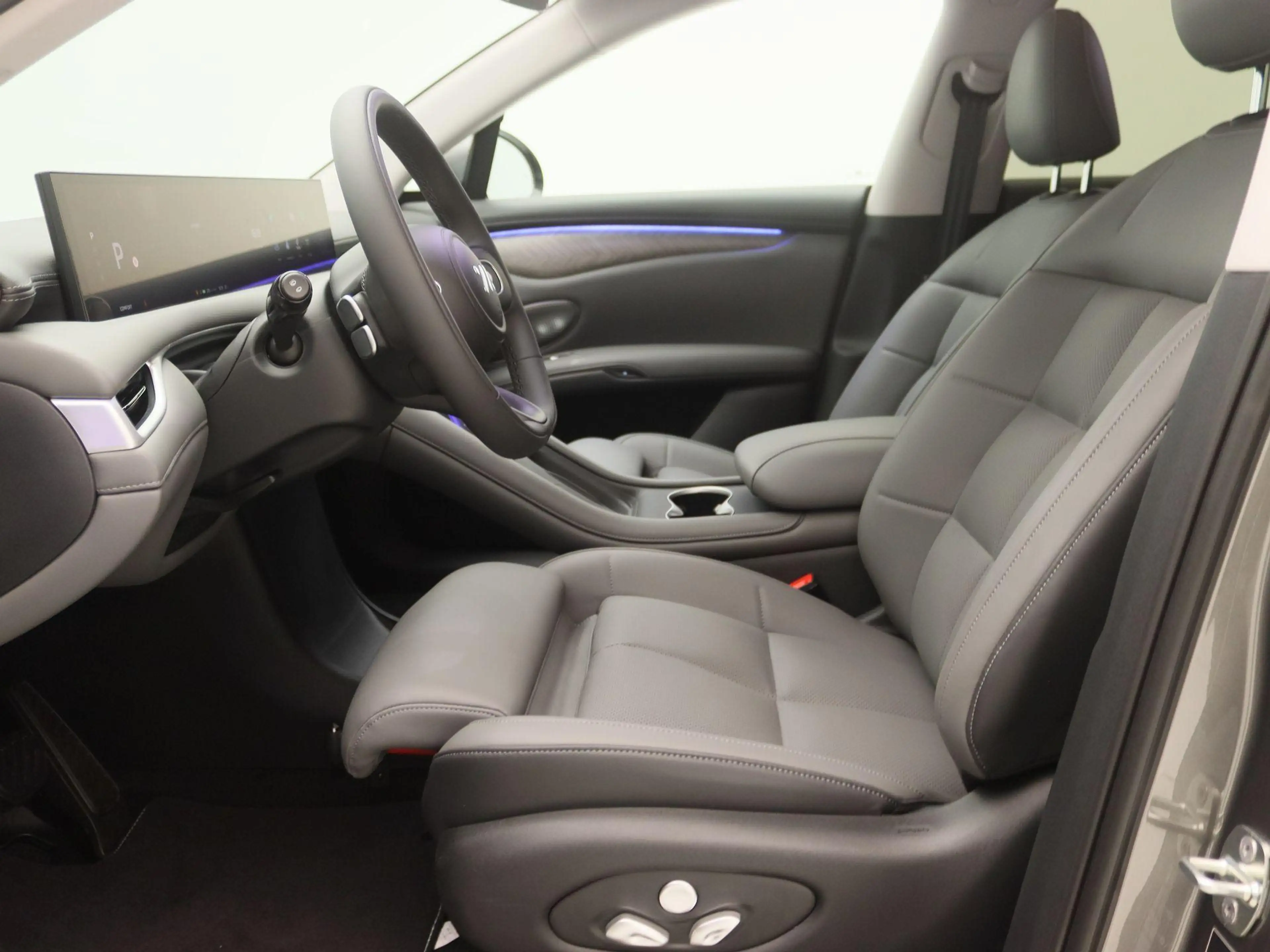 MG IM6 Performance AWD 100kWh |Apple Carplay/Android auto — photo 13