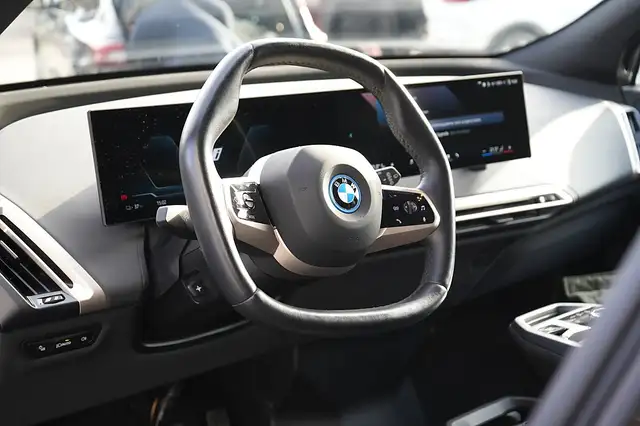 BMW iX xDrive50 Ansicht 13