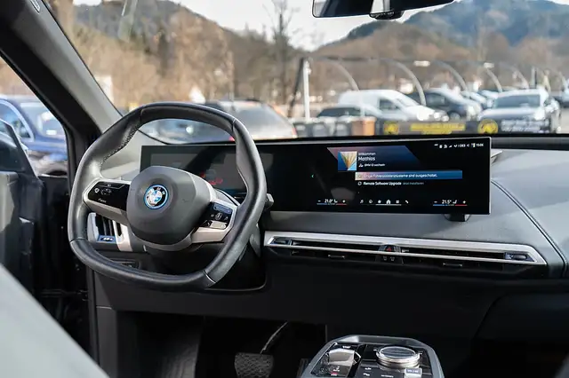 BMW iX xDrive50 Ansicht 9