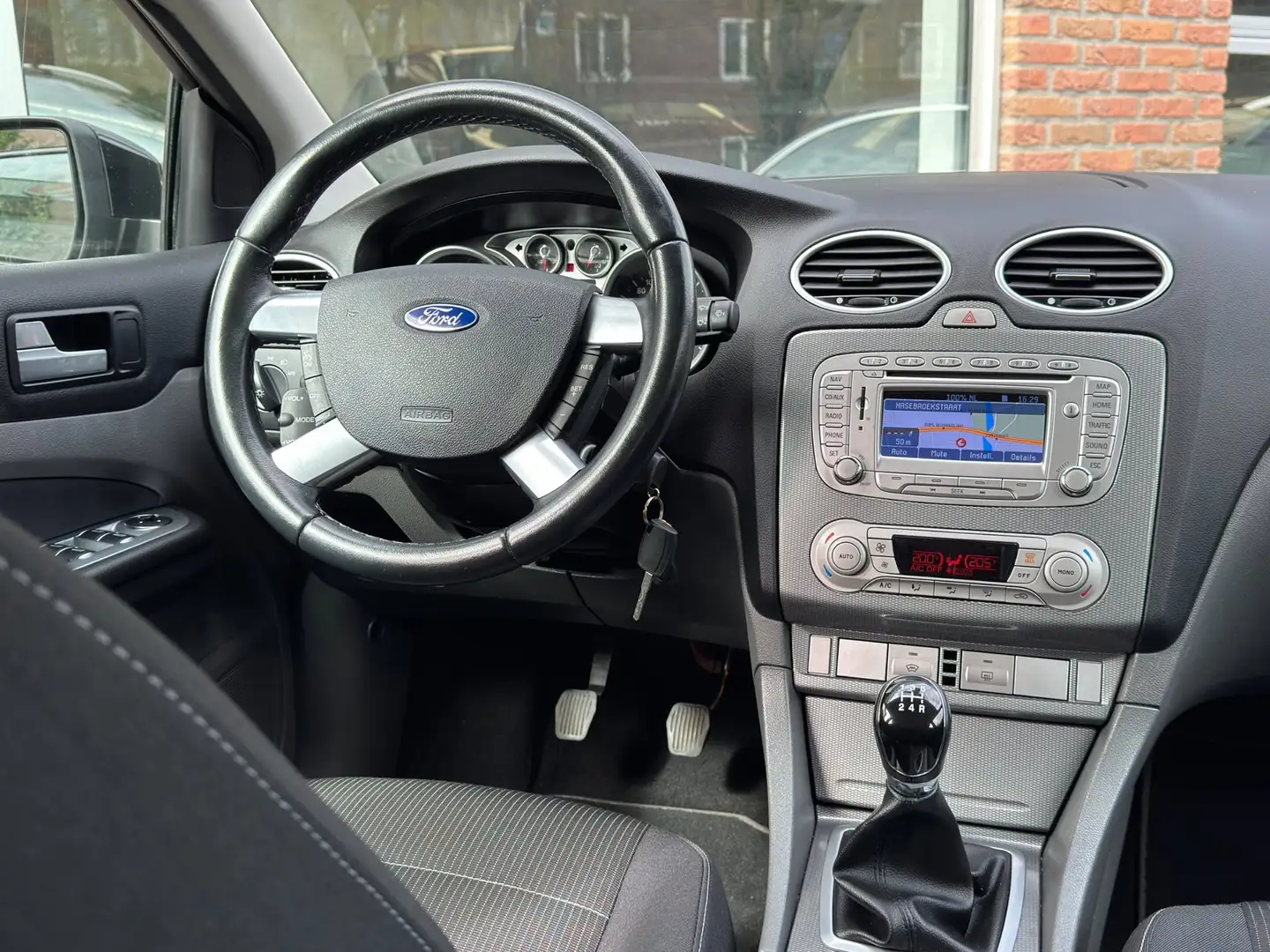 Ford Focus Wagon 1.8 Limited | Airco | Navi | Cruise | Park s Schwarz - 2