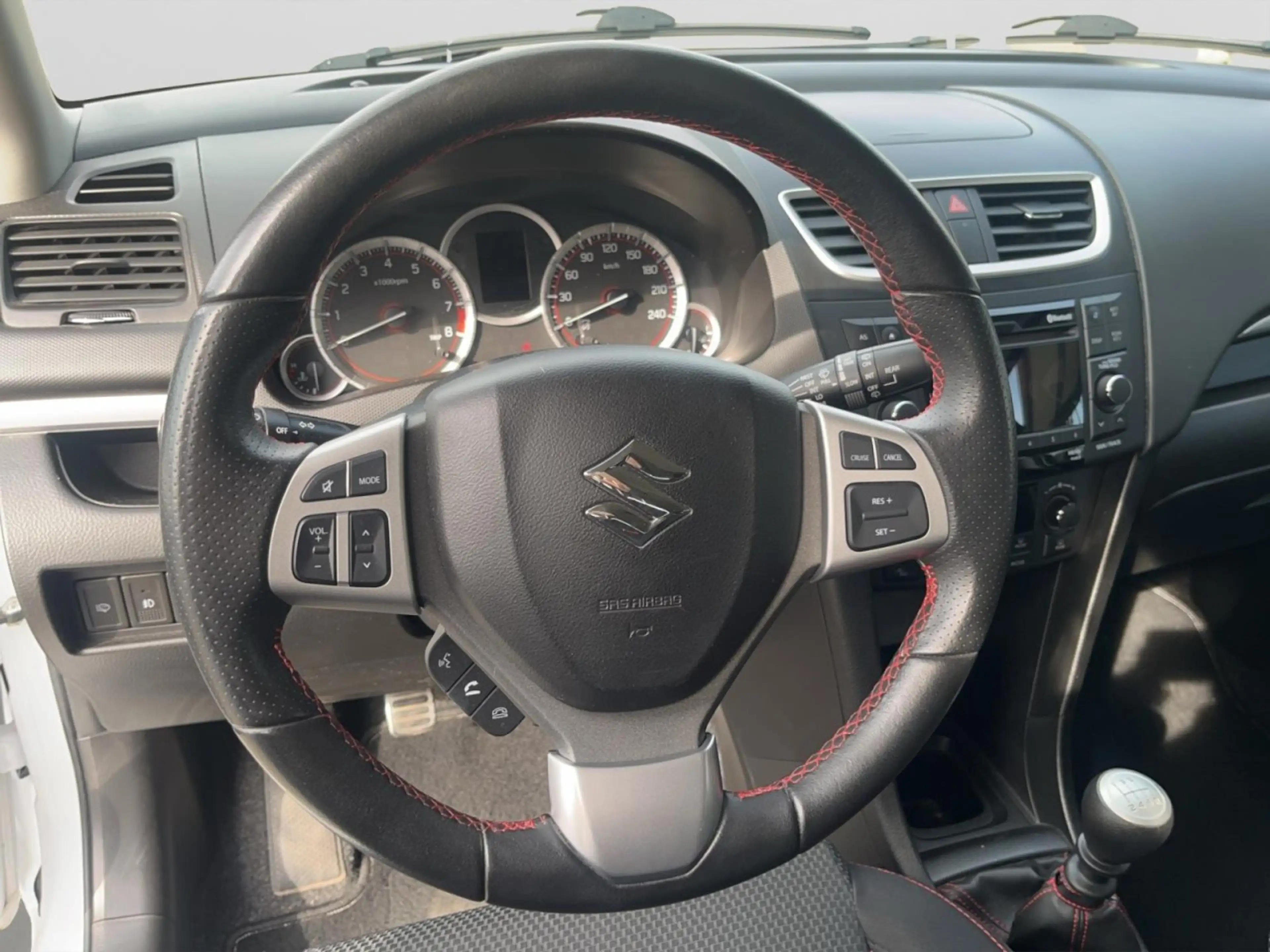 Suzuki Swift Sport 1.6 Sport Klima Xenon Sitzheizung — photo 12