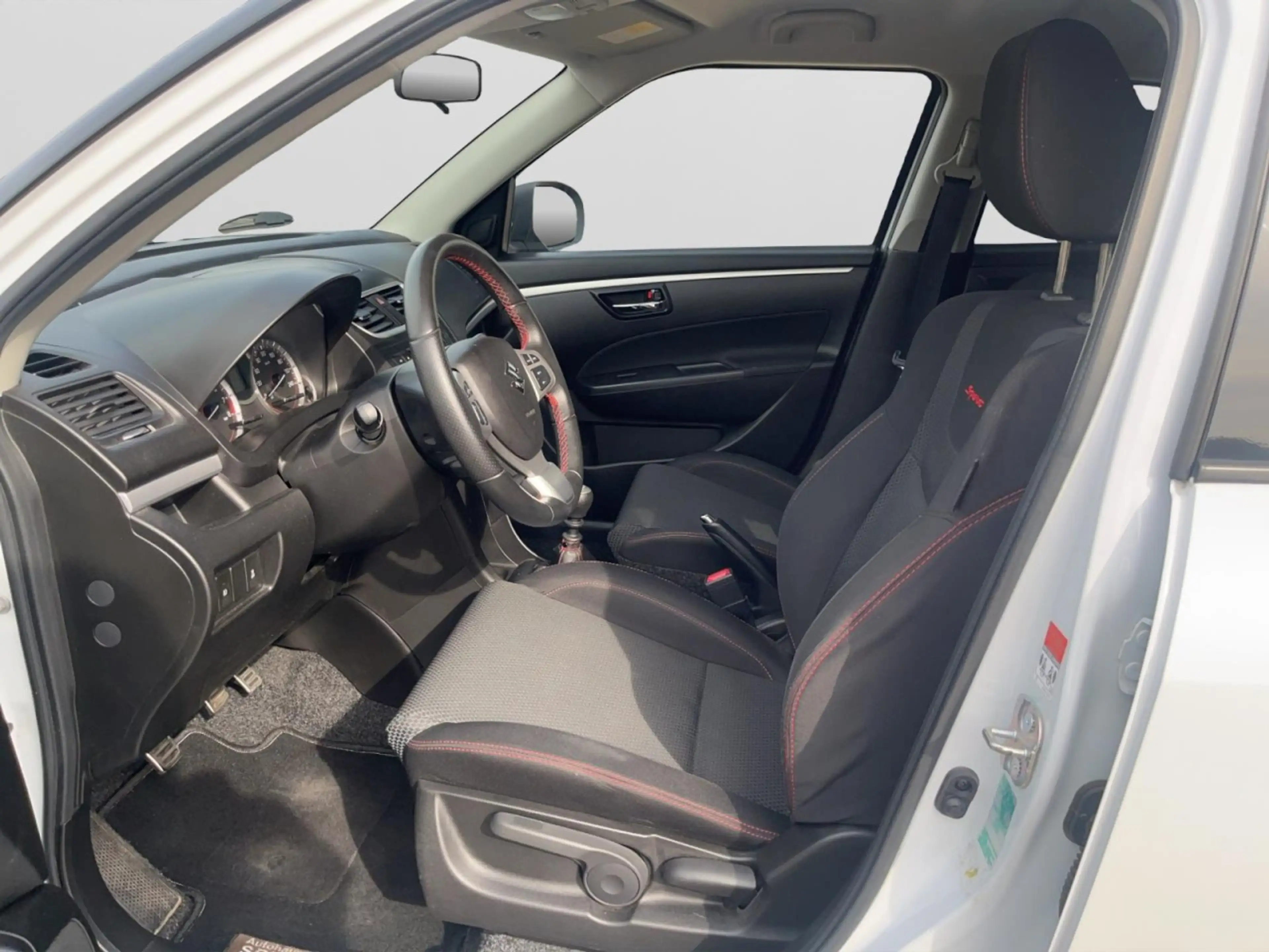 Suzuki Swift Sport 1.6 Sport Klima Xenon Sitzheizung — photo 11